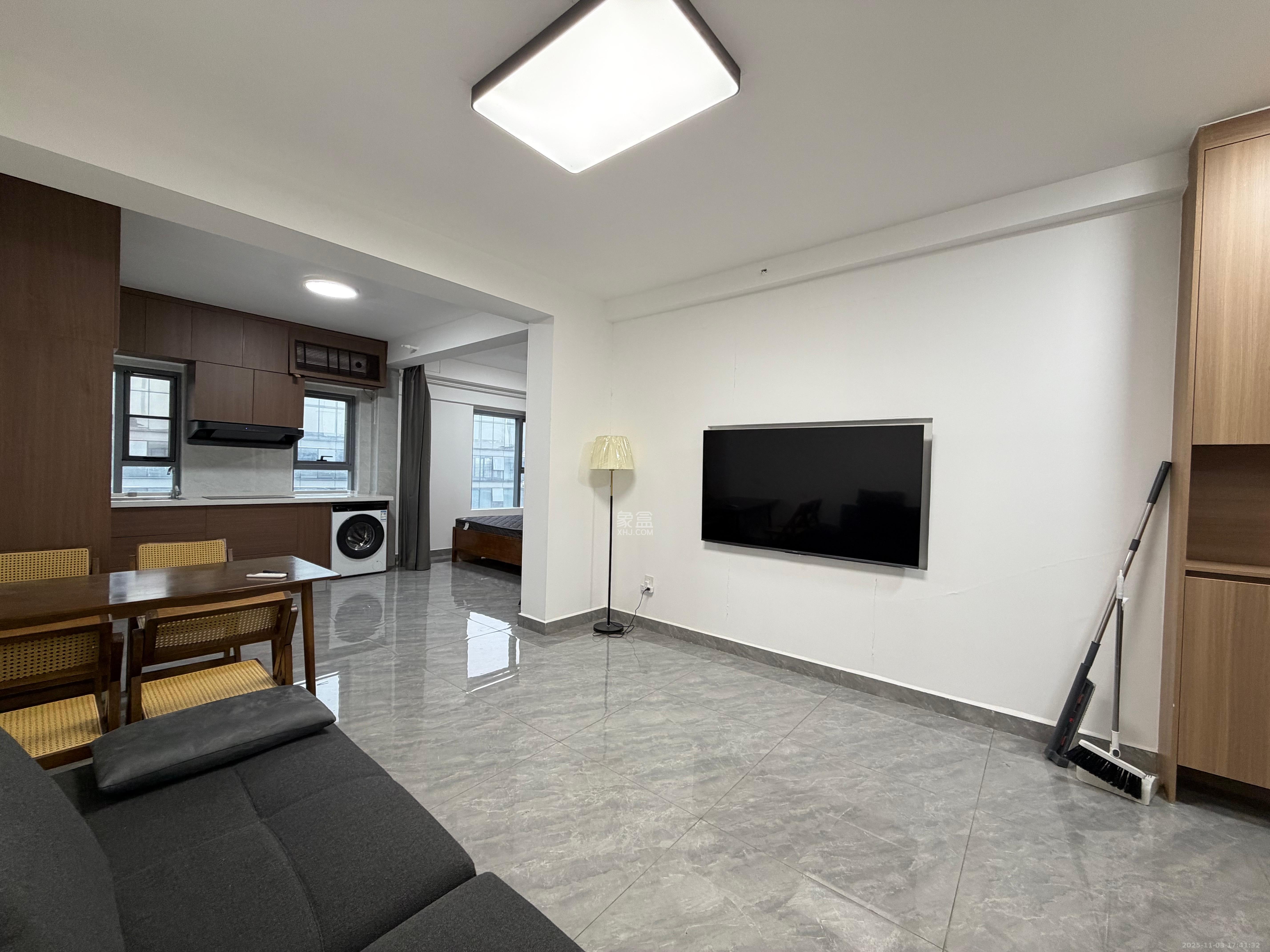 东怡外国（南湖一号)  1室1厅1卫    2900.0元/月室内图