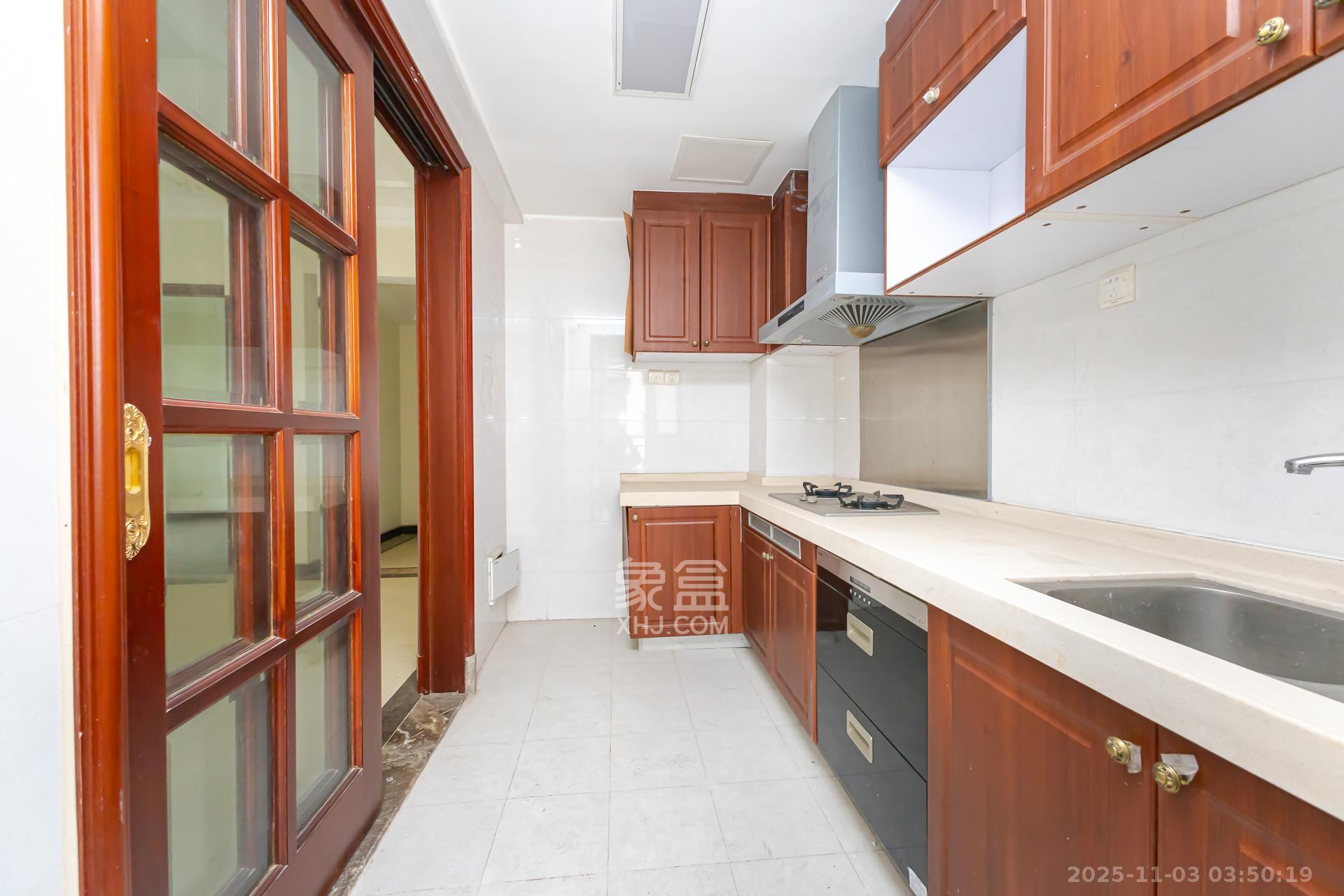 恒大名都  4室2厅2卫    83.0万厨房