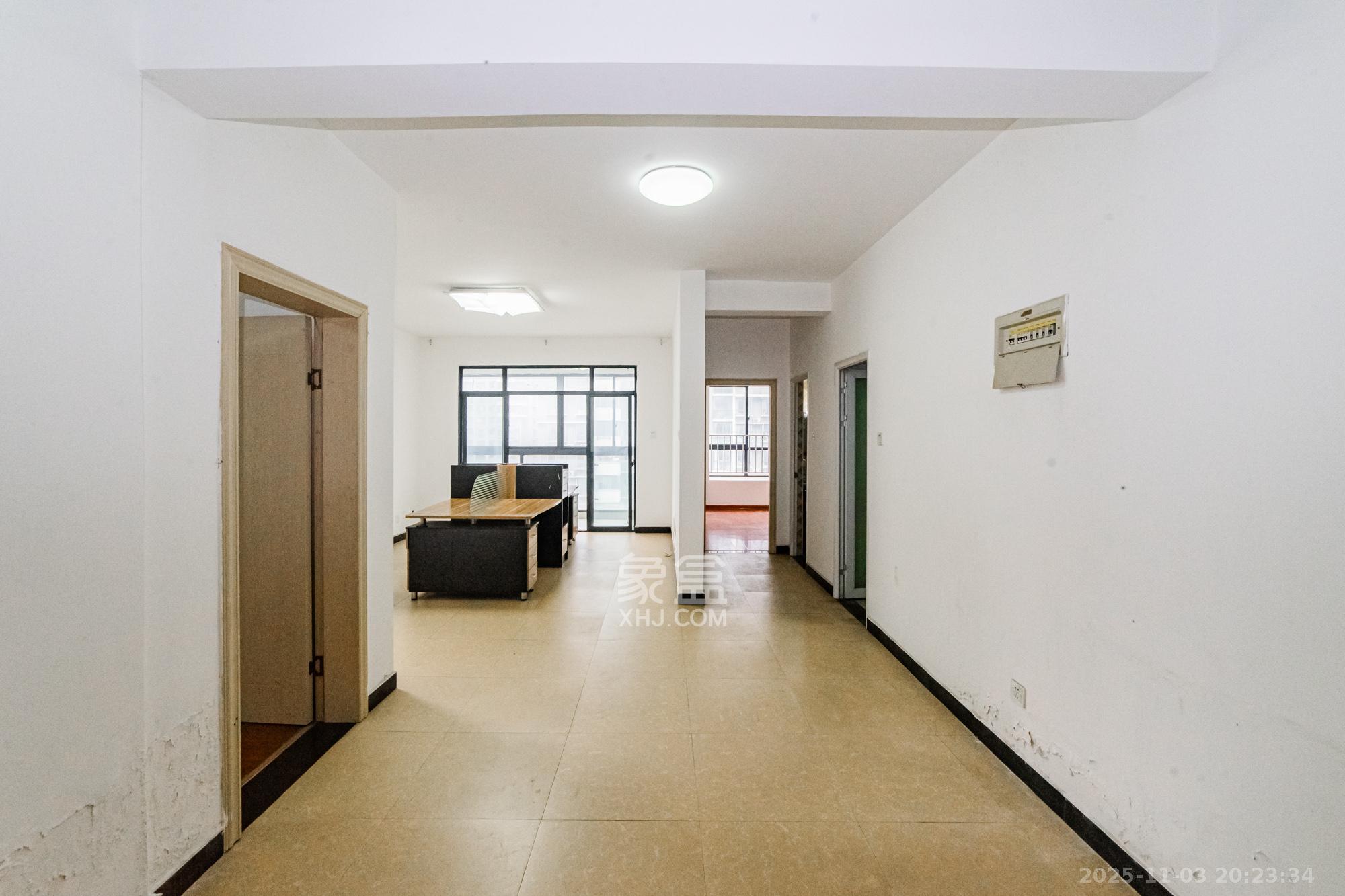 湘江世纪城融江苑  3室2厅1卫    60.0万客厅