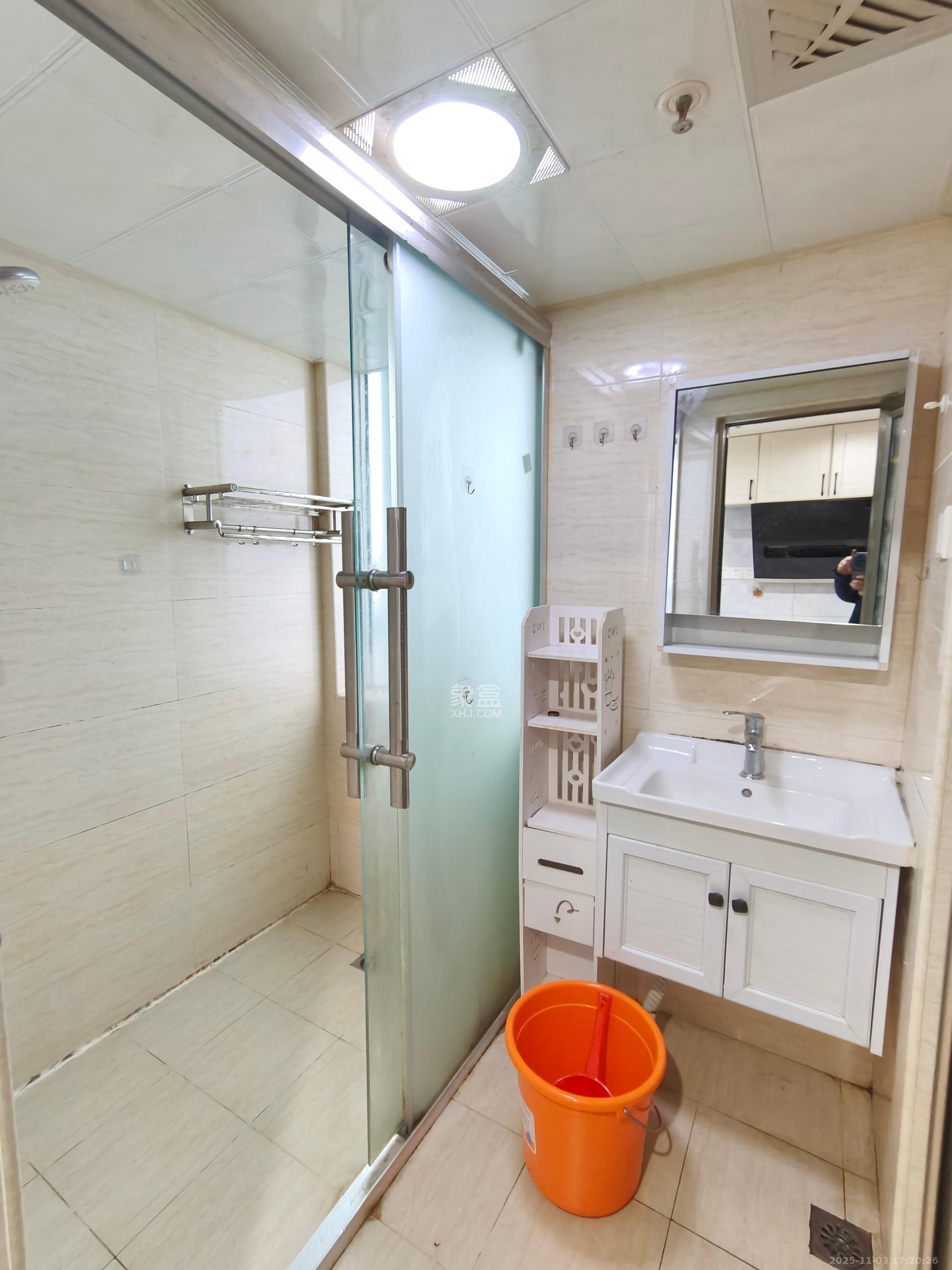 东盈商业广场(华泉城市广场) 1室1厅1卫 2000.0元/月 东盈商业广场(华泉城市广场) 1室1厅1卫 2000.0元/月室内图