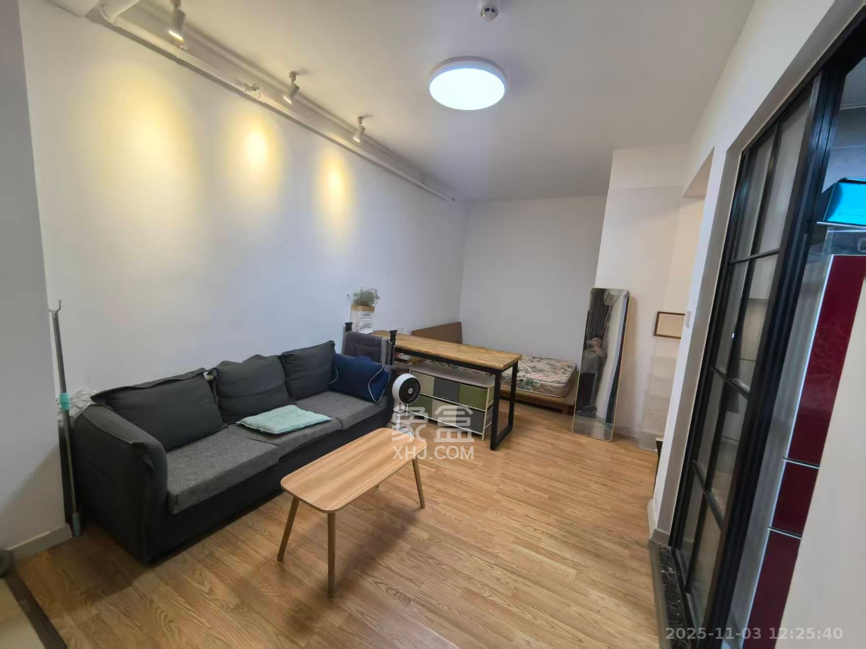 天鸿天府(天鸿中央大院) 1室1厅1卫 1500.0元/月 天鸿天府(天鸿中央大院) 1室1厅1卫 1500.0元/月室内图