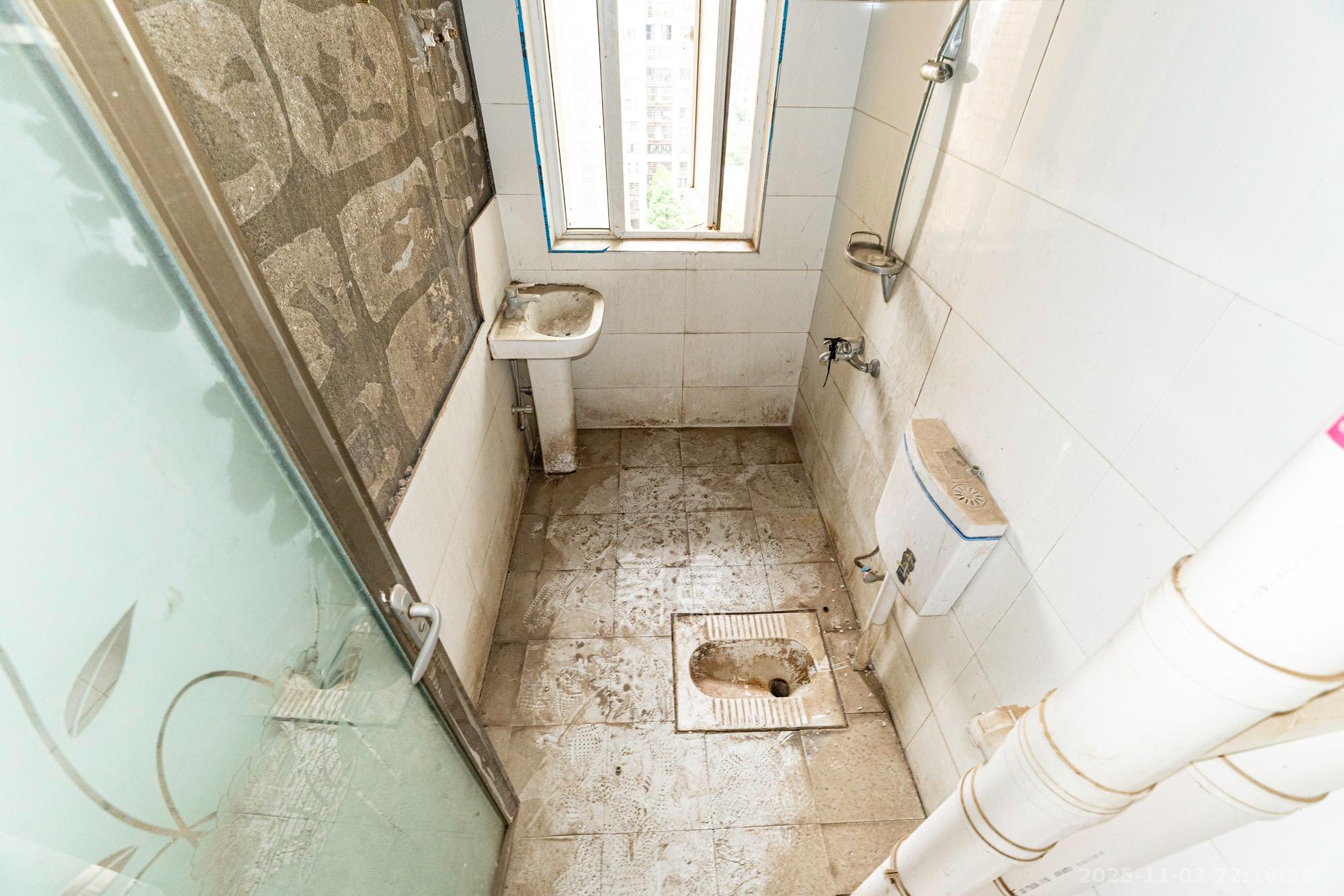 波隆城市花园 3室2厅2卫 52.8万 波隆城市花园 3室2厅2卫 52.8万卫生间