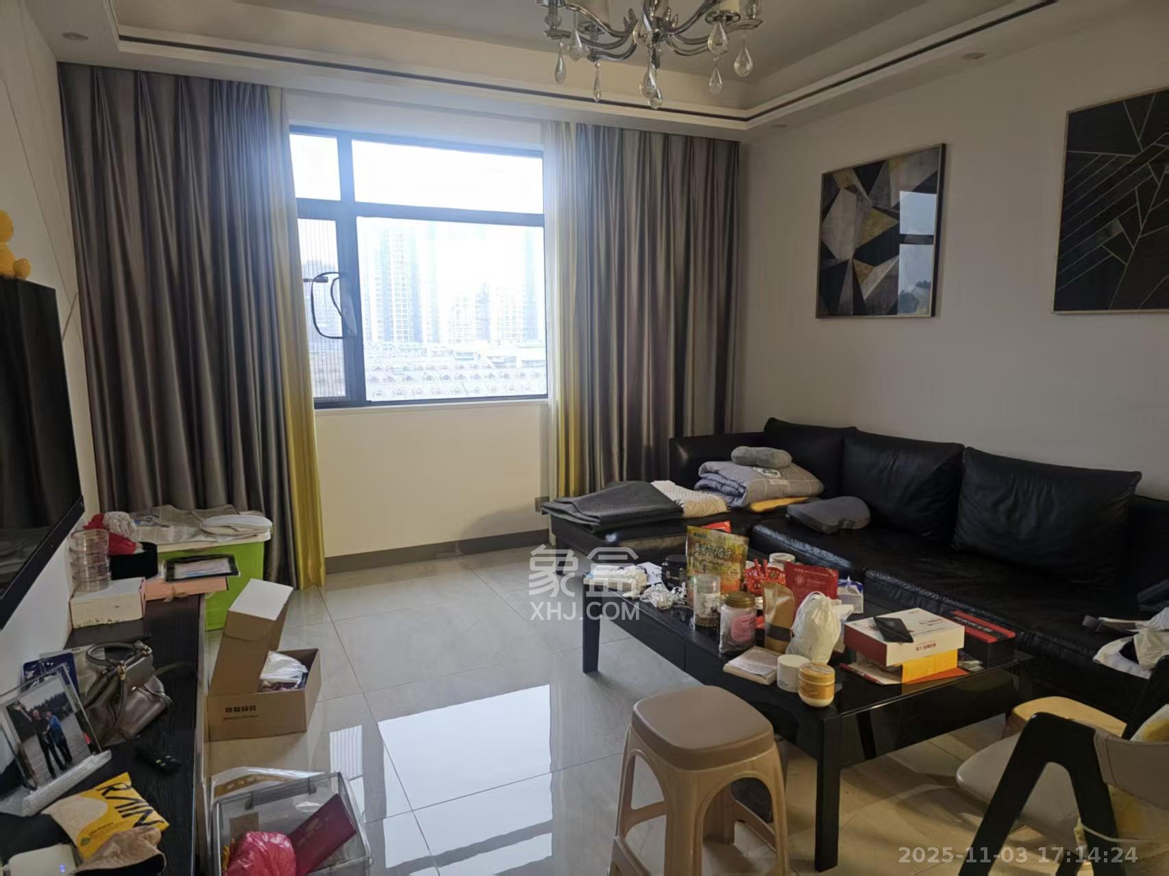 中央美郡  4室2厅2卫    3000.0元/月室内图