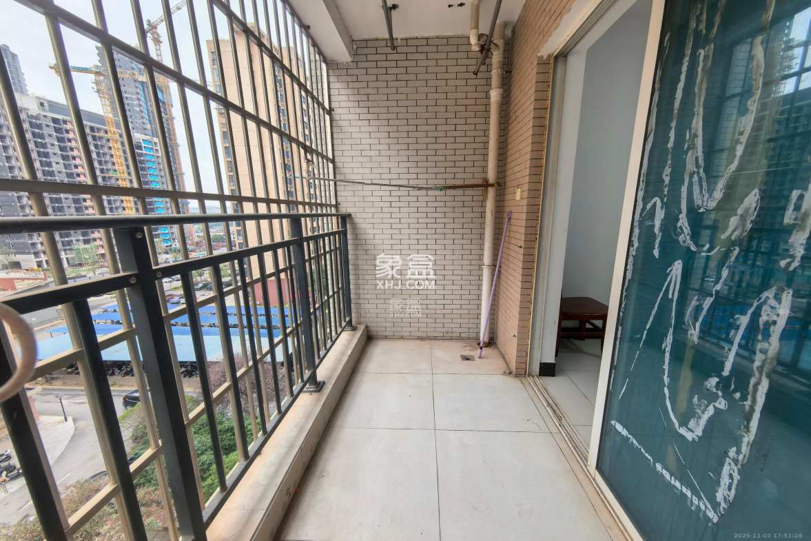 福满新城(新天安置小区) 3室2厅2卫 2000.0元/月 福满新城(新天安置小区) 3室2厅2卫 2000.0元/月室内图