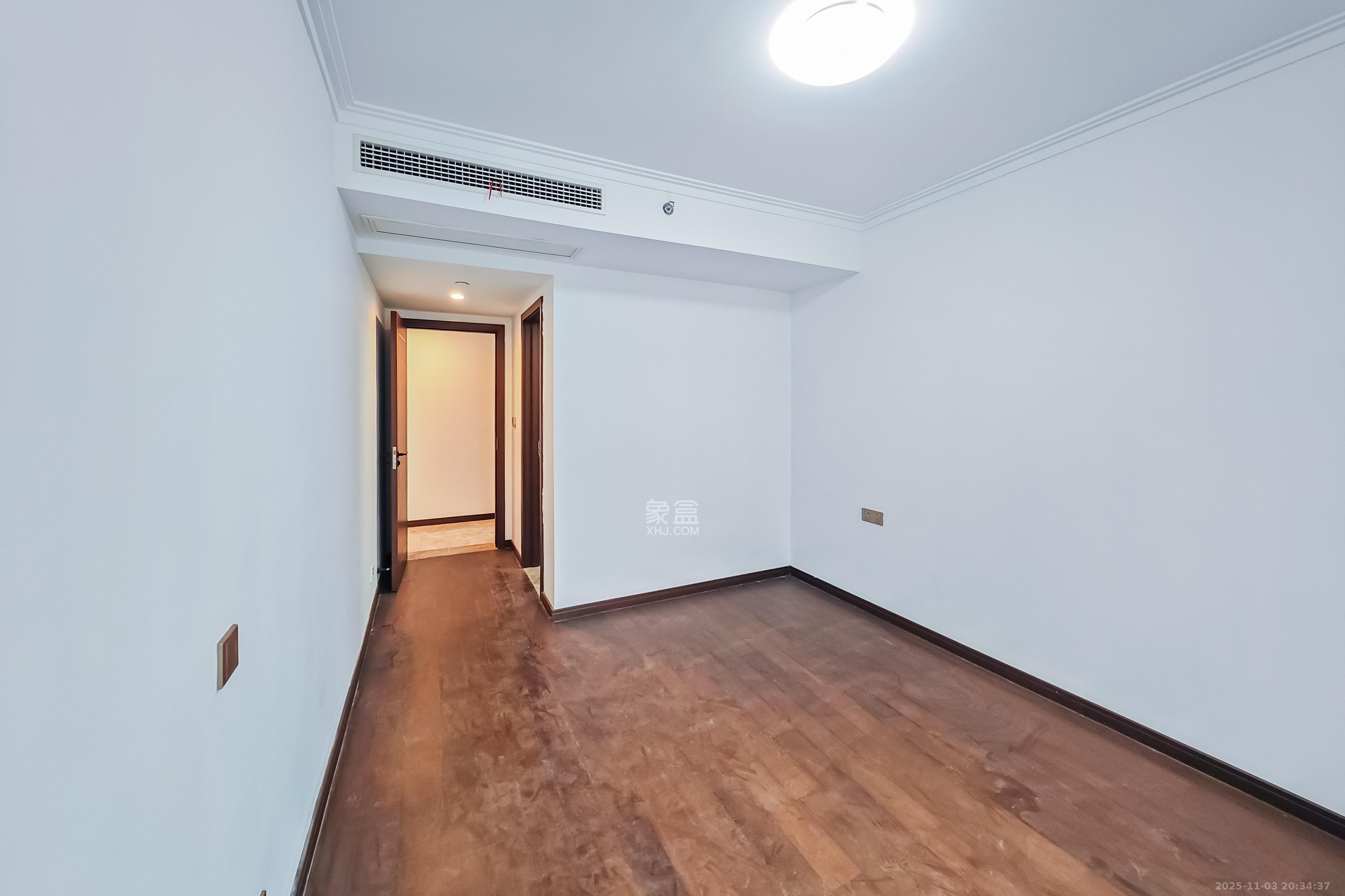 绿地长沙城际空间站(绿地新里佳苑) 3室2厅2卫 115.0万 绿地长沙城际空间站(绿地新里佳苑) 3室2厅2卫 115.0万卧室