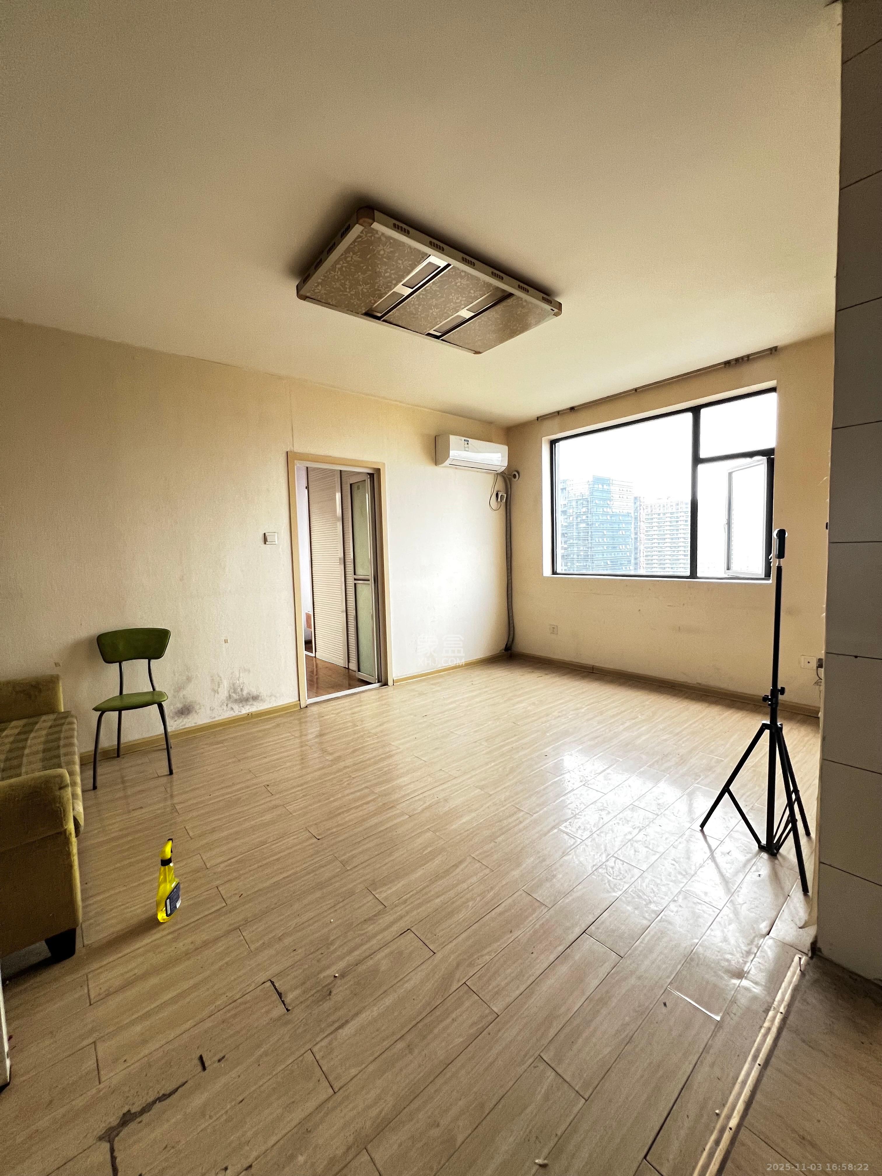 新时代广场 1室0厅1卫 2000.0元/月 新时代广场 1室0厅1卫 2000.0元/月室内图