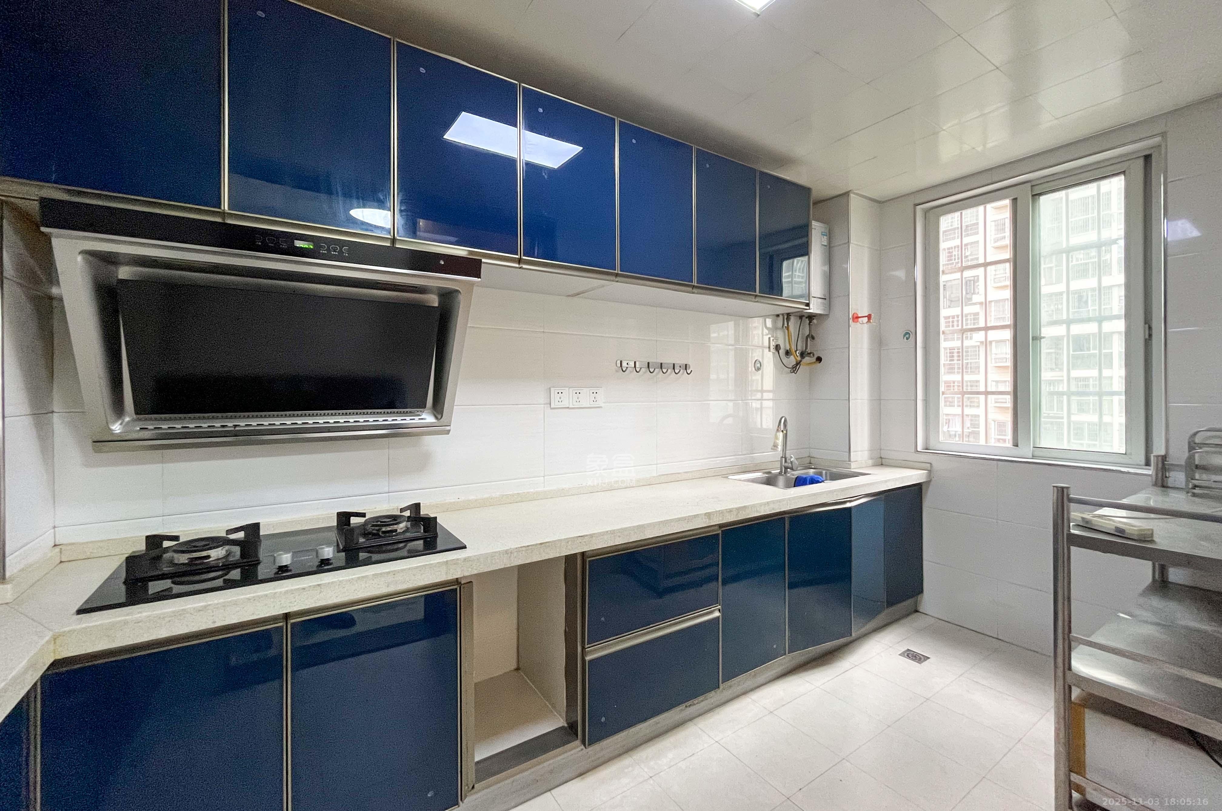 中房F联邦  3室2厅2卫    90.0万厨房