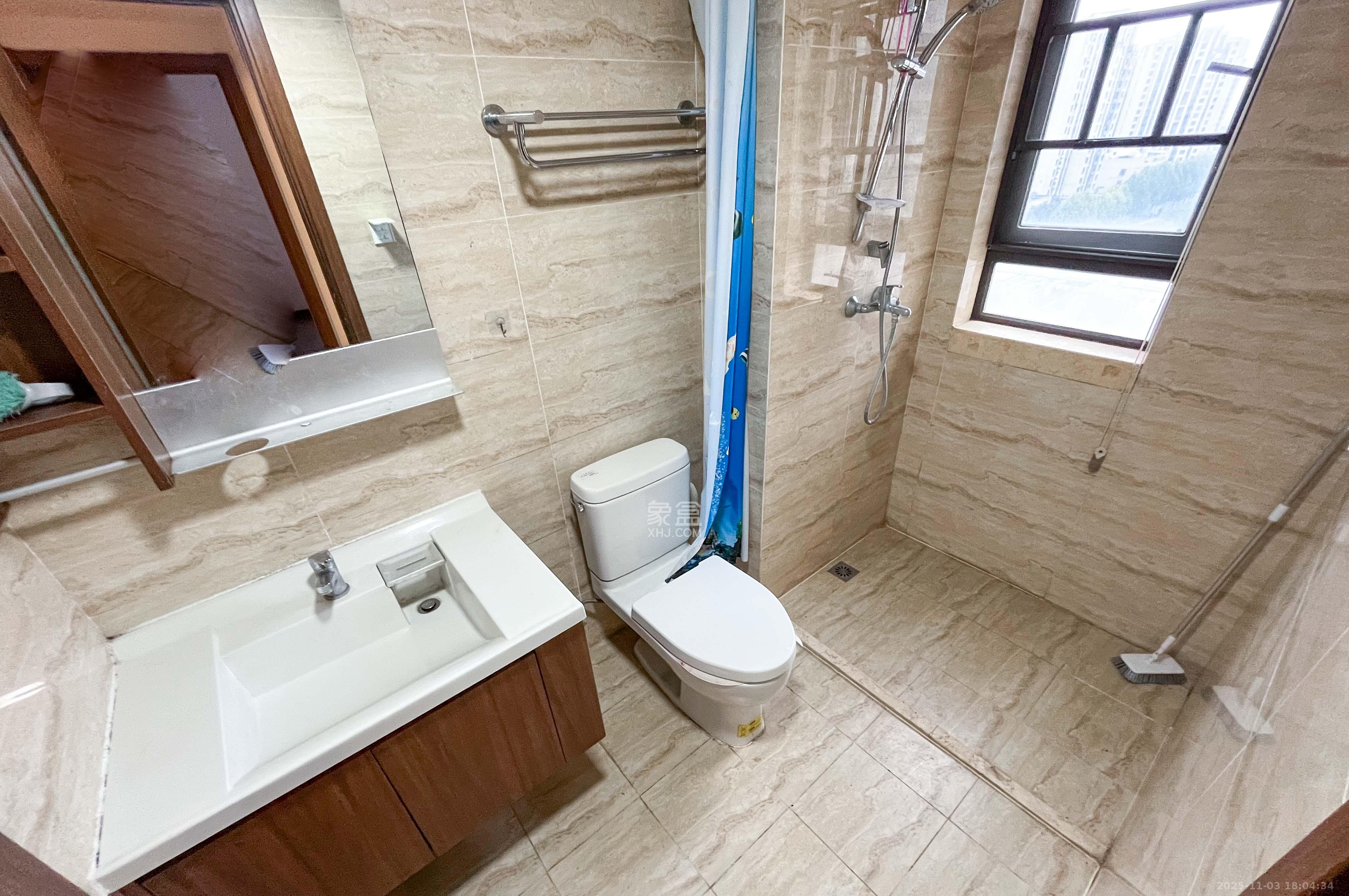 万科里梅溪郡 4室2厅2卫 258.0万 万科里梅溪郡 4室2厅2卫 258.0万卫生间