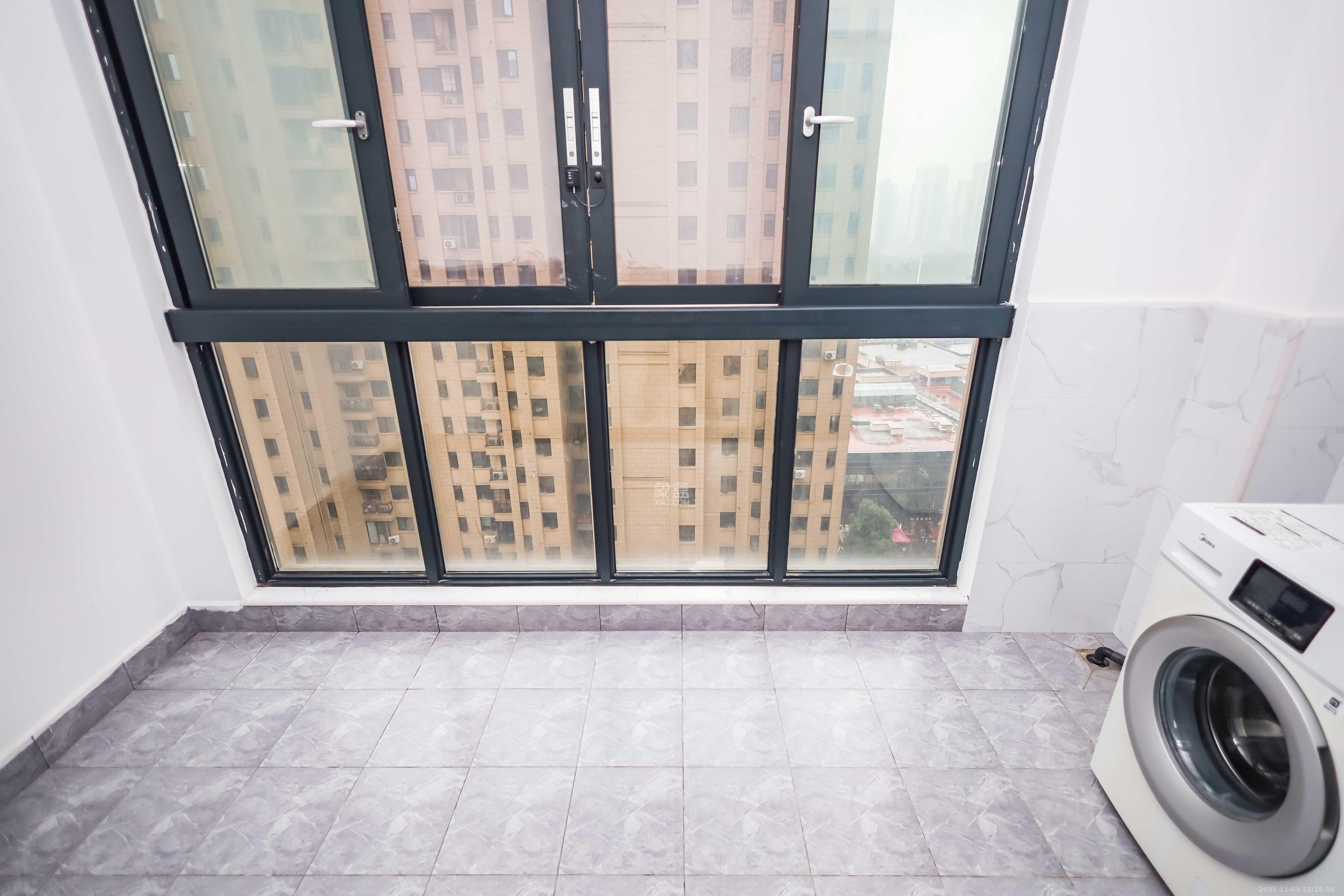 奥克斯缔壹城 3室2厅2卫 98.8万 奥克斯缔壹城 3室2厅2卫 98.8万阳台