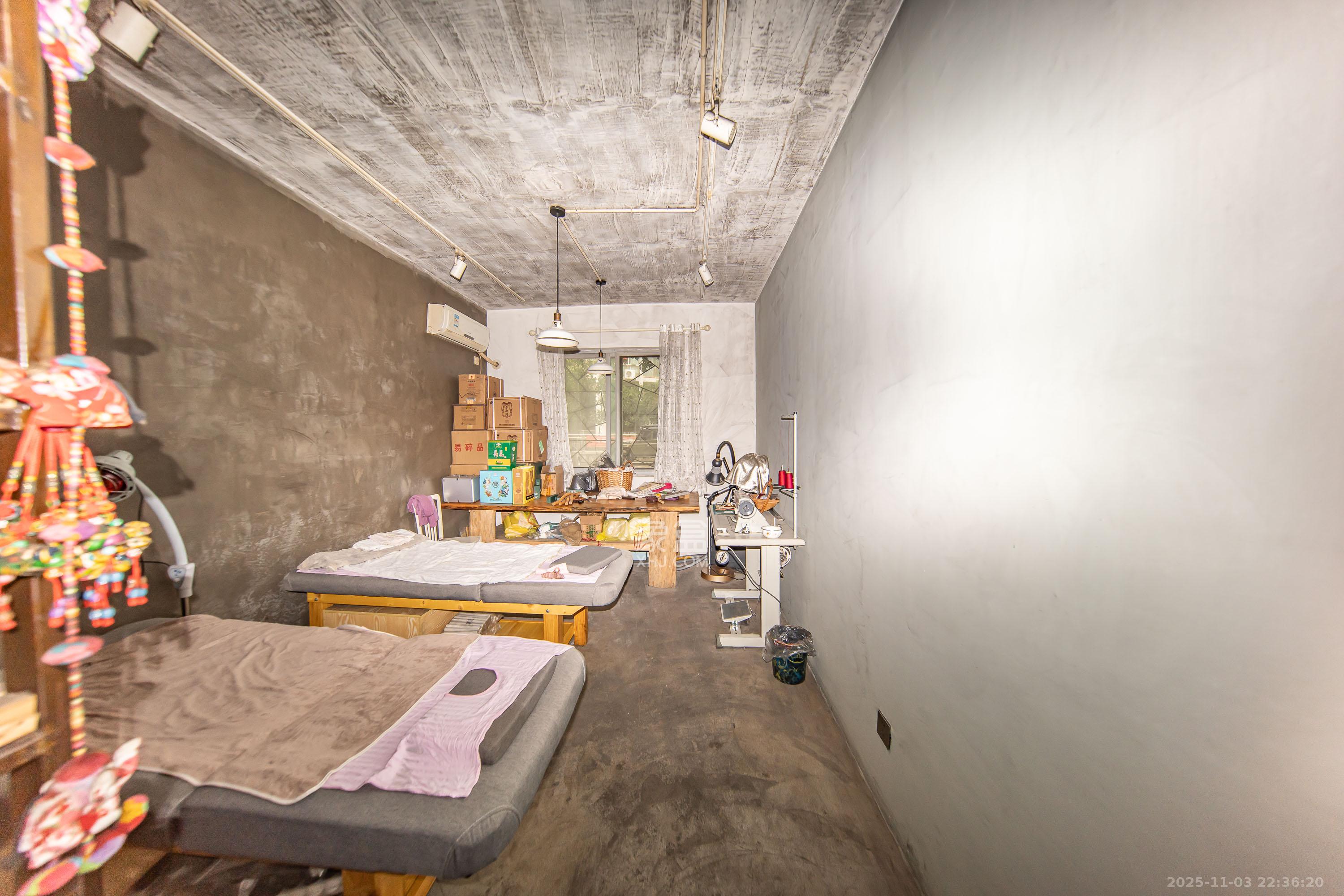 阳光100二期 4室2厅2卫 178.0万 阳光100二期 4室2厅2卫 178.0万卧室