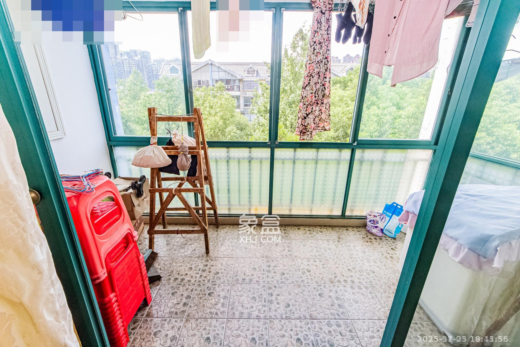 金帆江滨玫瑰园  4室2厅2卫    2300.0元/月 金帆江滨玫瑰园  4室2厅2卫    2300.0元/月室内图