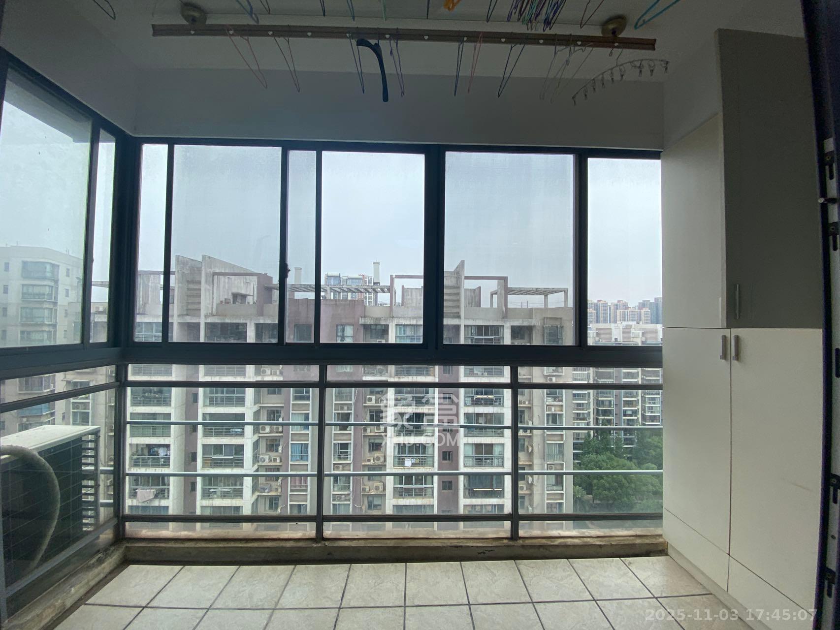 银港水晶城  3室2厅2卫    2500.0元/月室内图