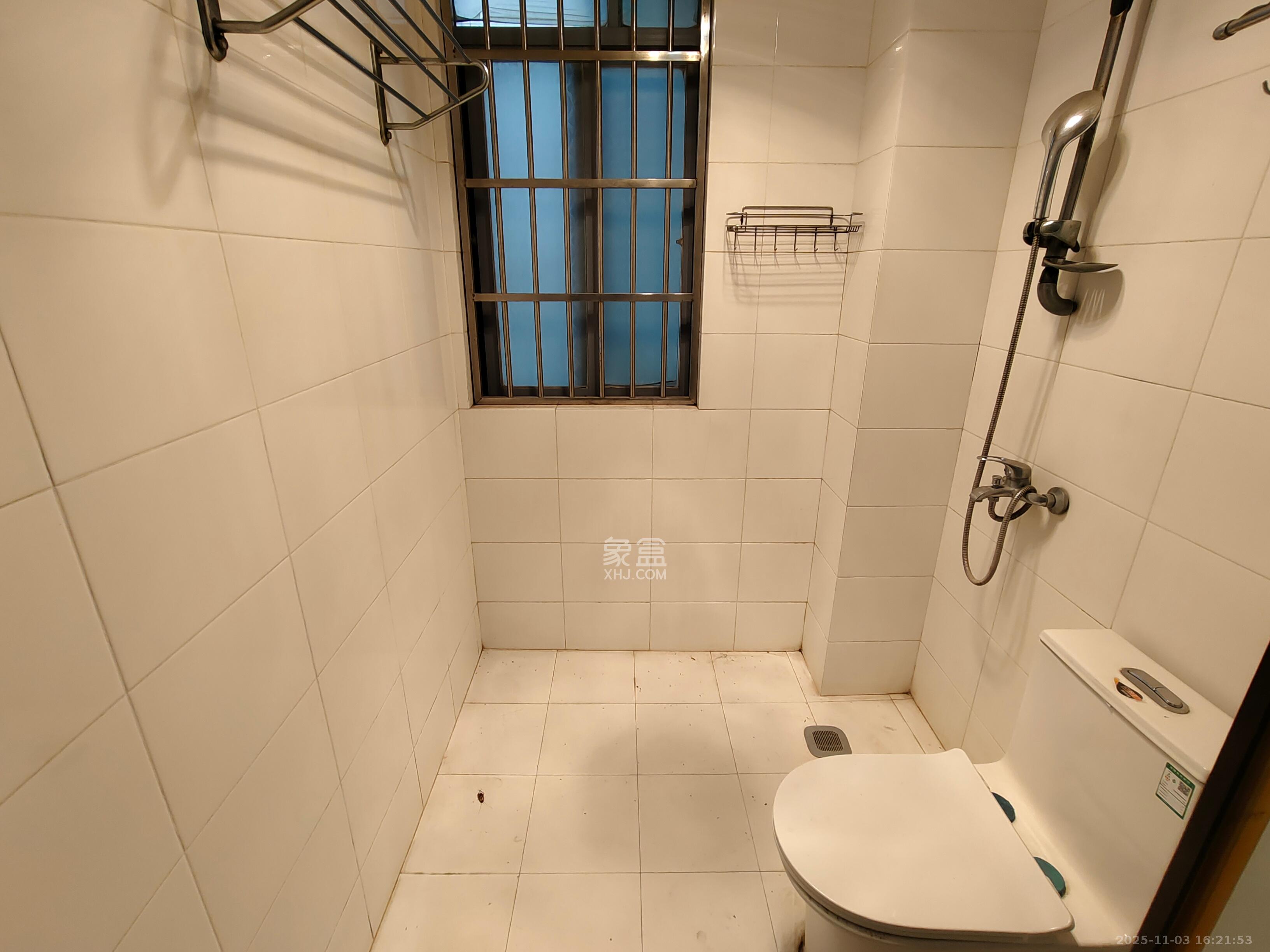 银港水晶城  3室2厅2卫    2500.0元/月 银港水晶城  3室2厅2卫    2500.0元/月室内图