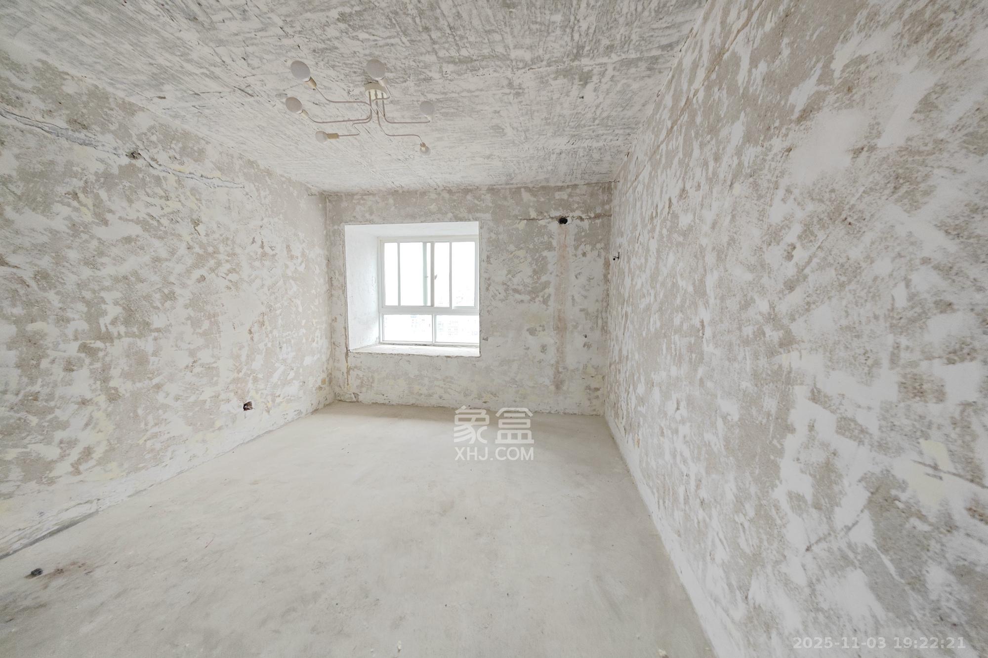 嘉盛华庭(一期、二期、三期) 4室2厅1卫 88.0万 嘉盛华庭(一期、二期、三期) 4室2厅1卫 88.0万卧室