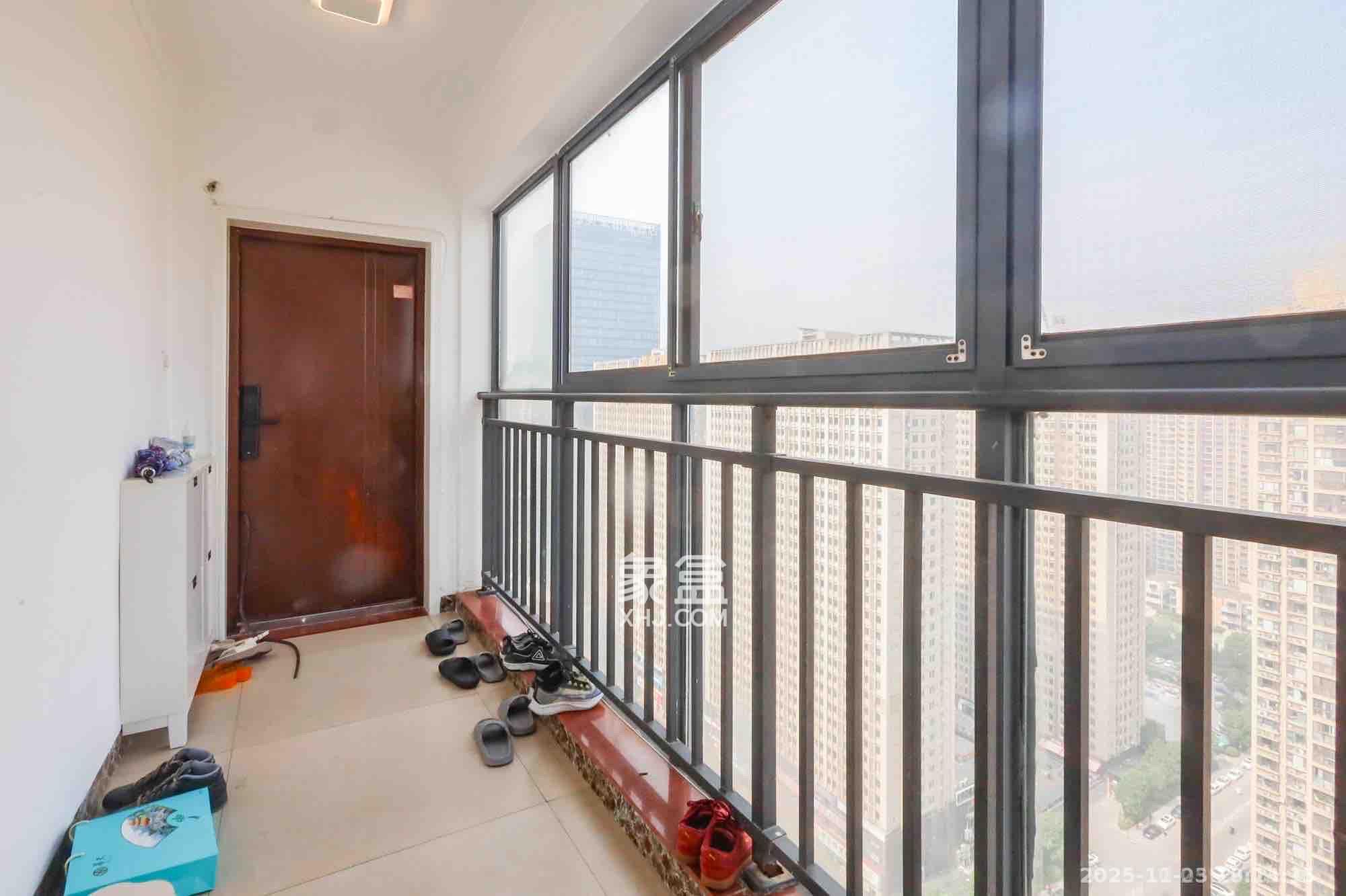 钰龙天下一期  3室2厅2卫    3500.0元/月室内图