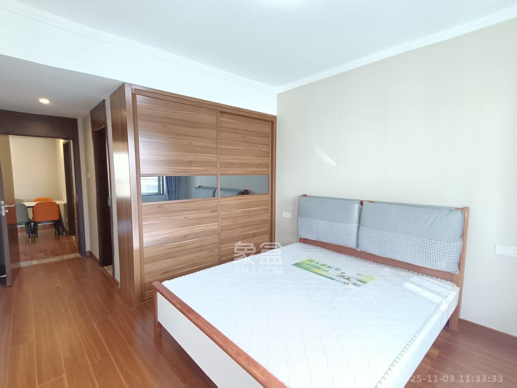 荣泰广场  3室2厅2卫    2800.0元/月室内图