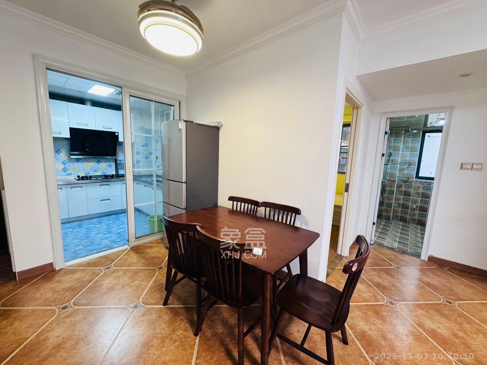 丽发新城  2室2厅1卫    1800.0元/月室内图