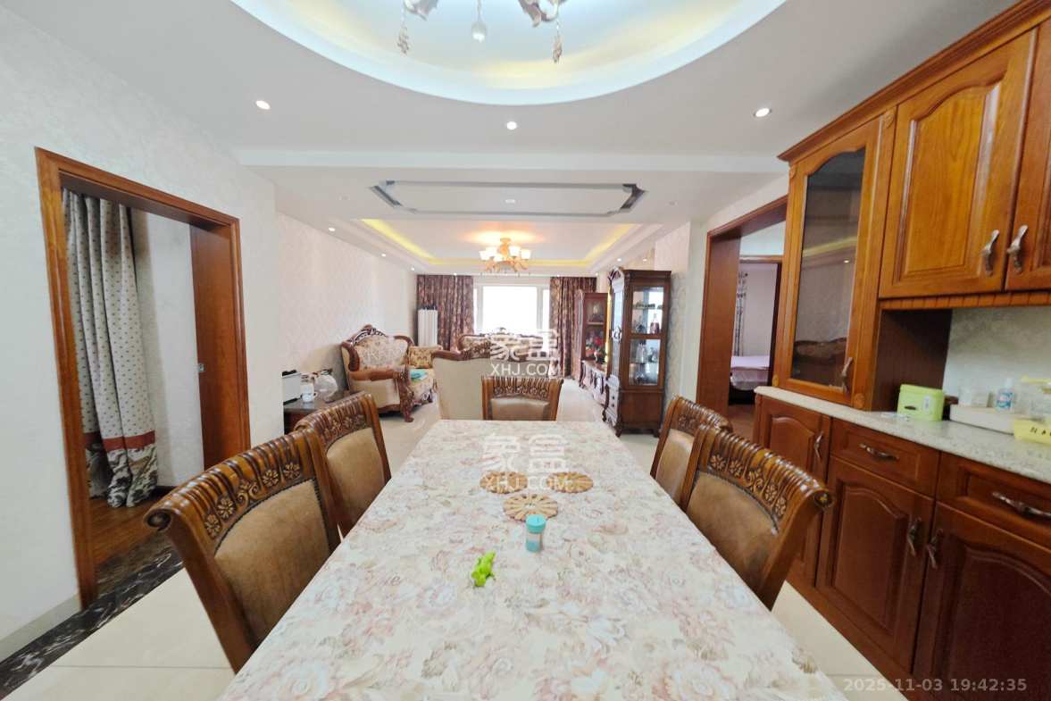 佳天瑞宁花园 3室2厅2卫 140.0万 佳天瑞宁花园 3室2厅2卫 140.0万客厅