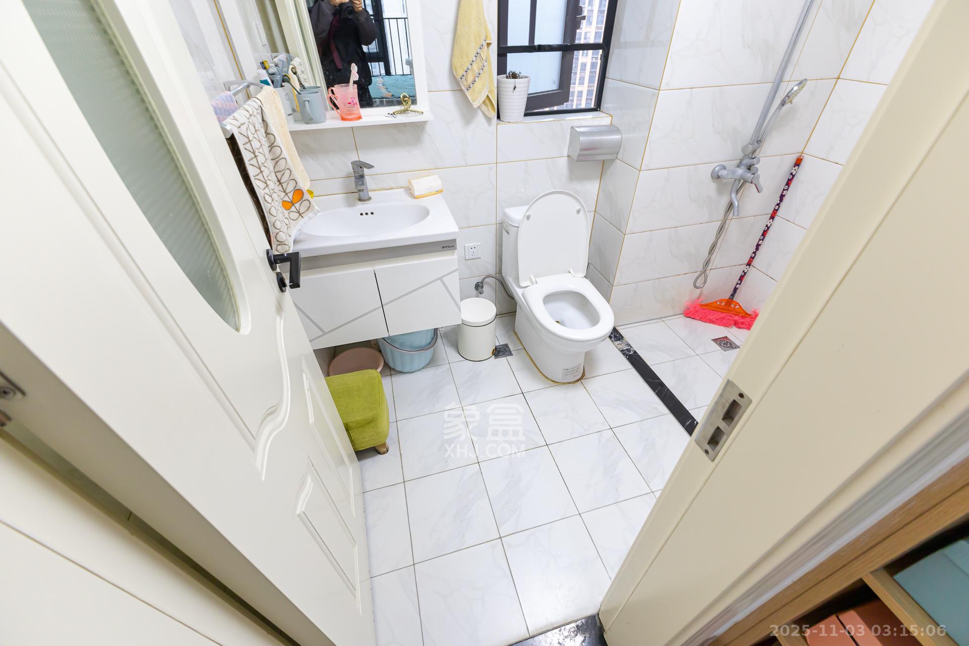 时代倾城三期  3室2厅2卫    95.0万卫生间