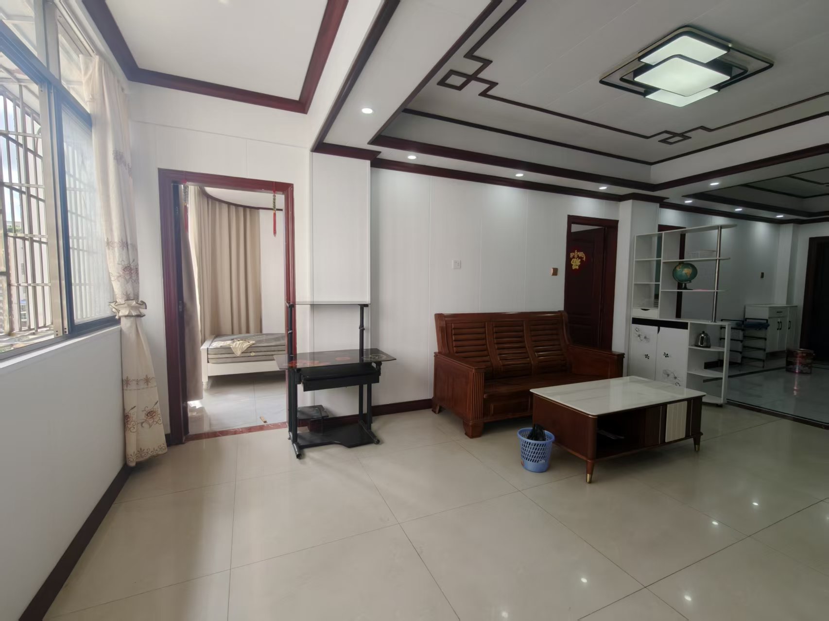 椰城大厦 3室2厅1卫 2400.0元/月 椰城大厦 3室2厅1卫 2400.0元/月室内图