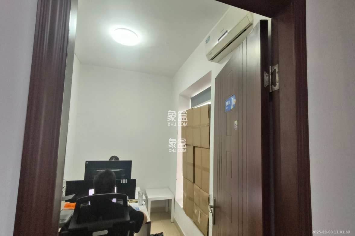 左岸右岸 4室1厅1卫 4999.0元/月 左岸右岸 4室1厅1卫 4999.0元/月室内图