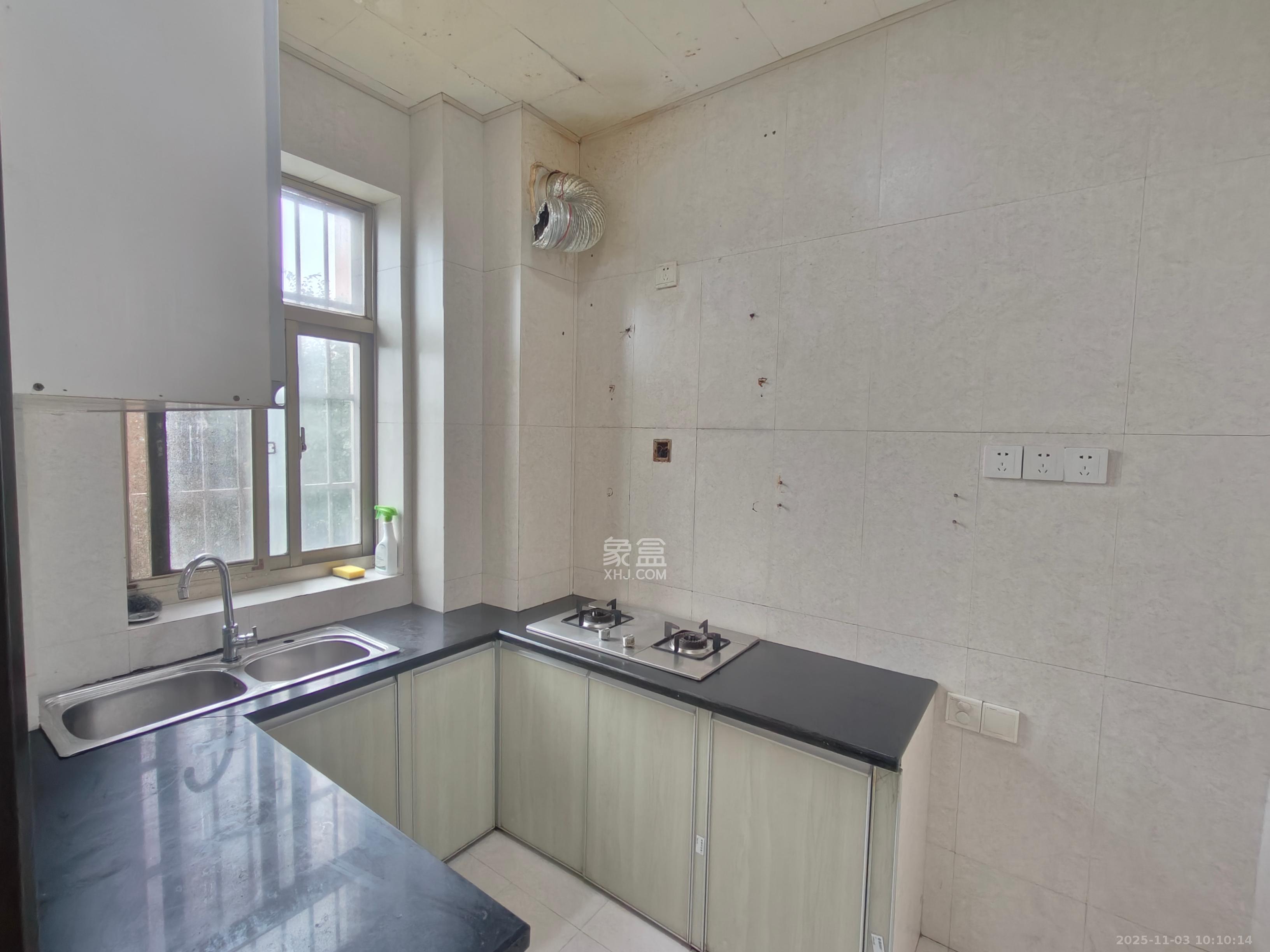 西岸润泽府 3室2厅2卫 2900.0元/月 西岸润泽府 3室2厅2卫 2900.0元/月室内图