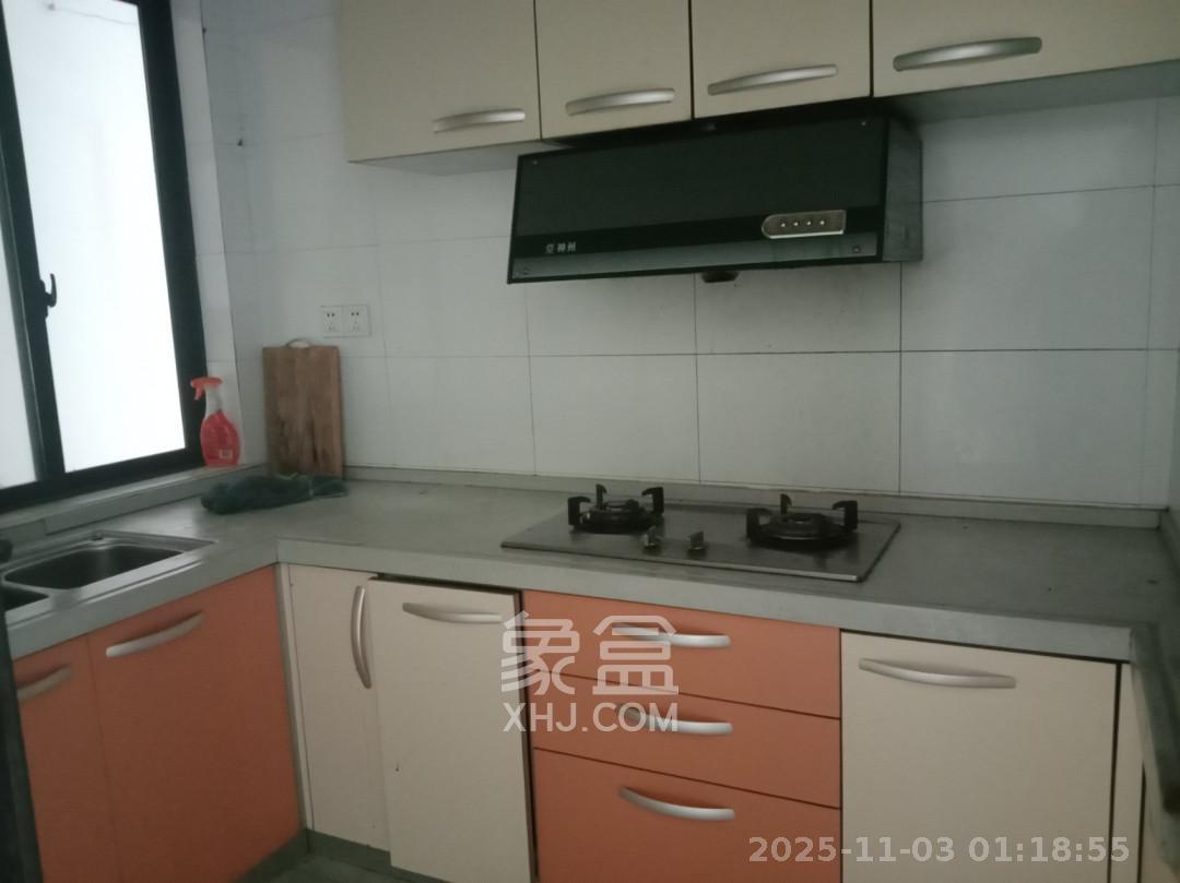 钰龙天下一期  1室2厅1卫    2200.0元/月室内图