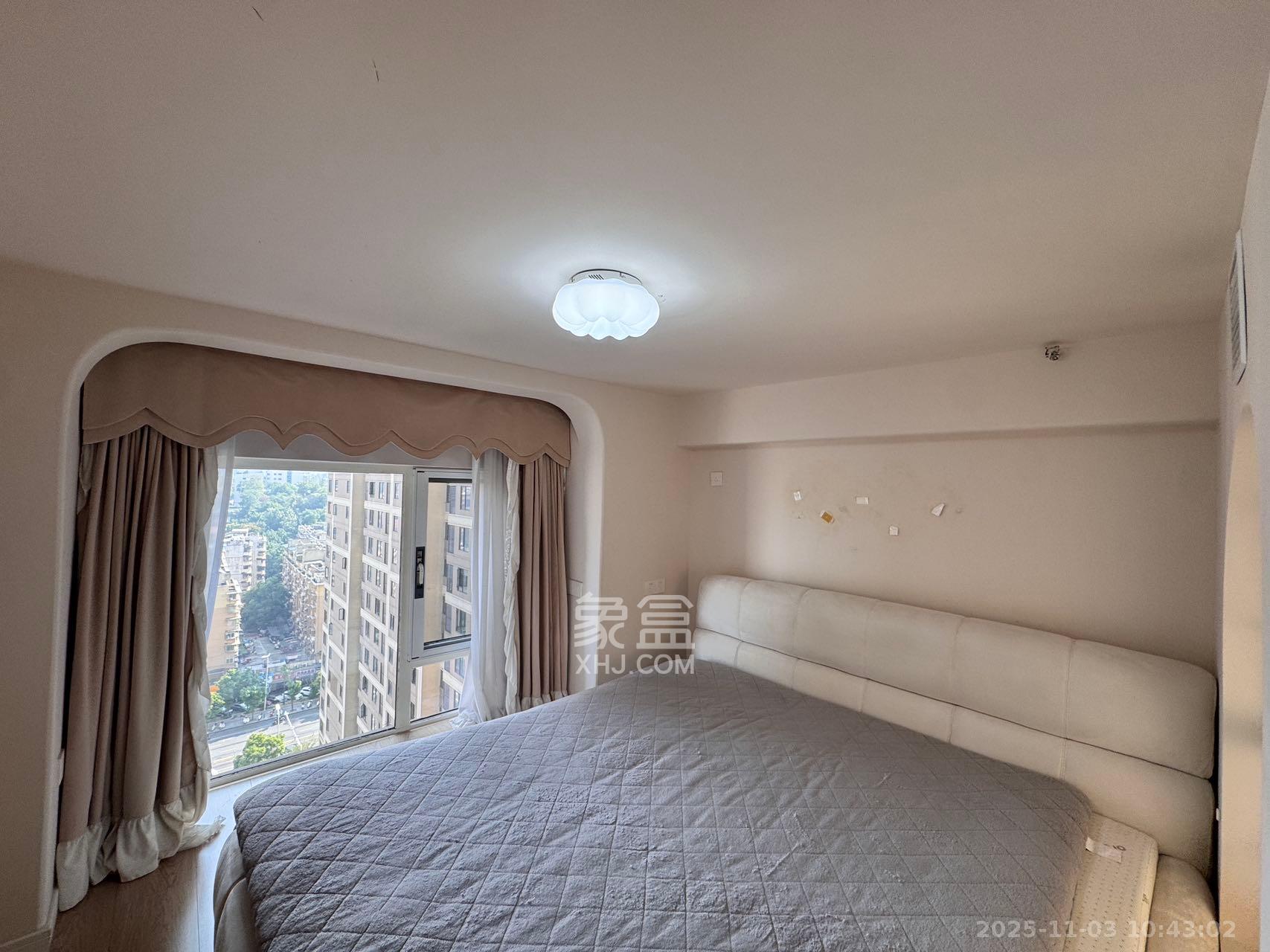 卓越江岸  2室1厅1卫    3300.0元/月室内图