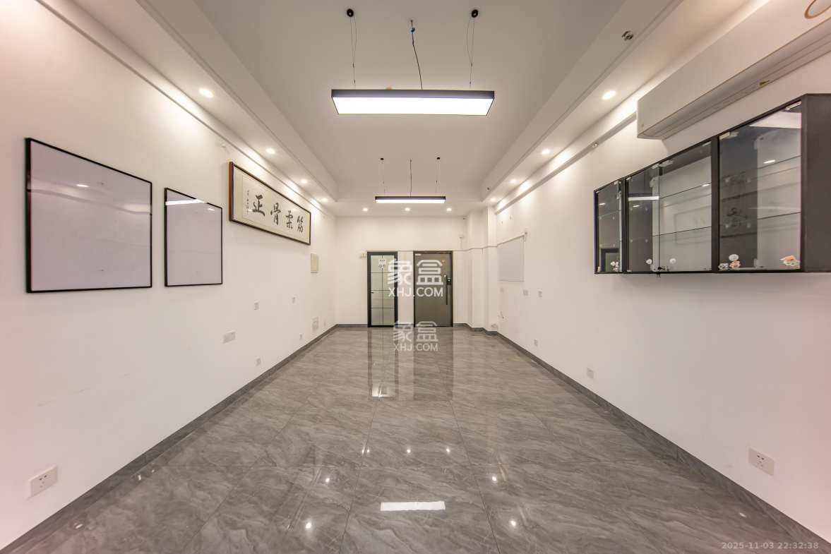 奥克斯滨仕花园(奥克斯洋湖广场/奥克斯中心) 1室1厅1卫 45.0万 奥克斯滨仕花园(奥克斯洋湖广场/奥克斯中心) 1室1厅1卫 45.0万客厅