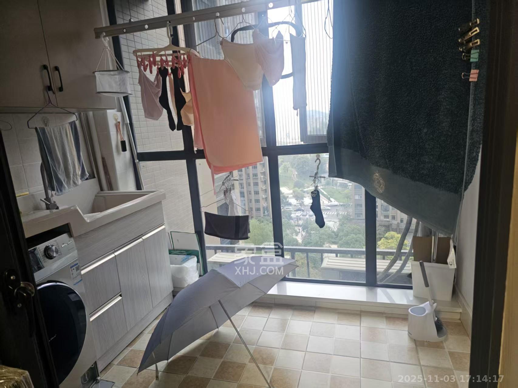 中央美郡  4室2厅2卫    3000.0元/月室内图