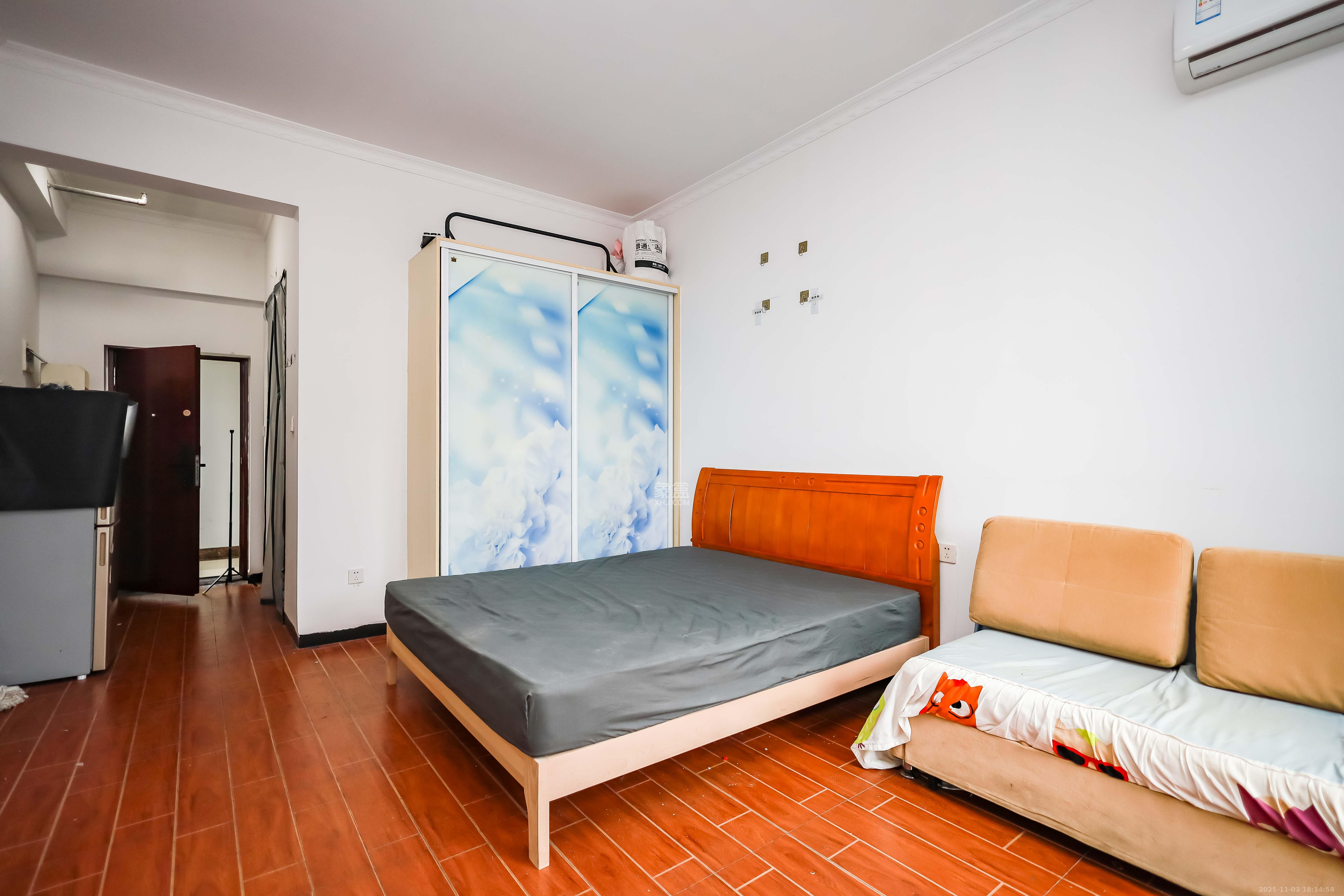 荣盛花语馨苑 1室1厅1卫 20.0万 荣盛花语馨苑 1室1厅1卫 20.0万卧室