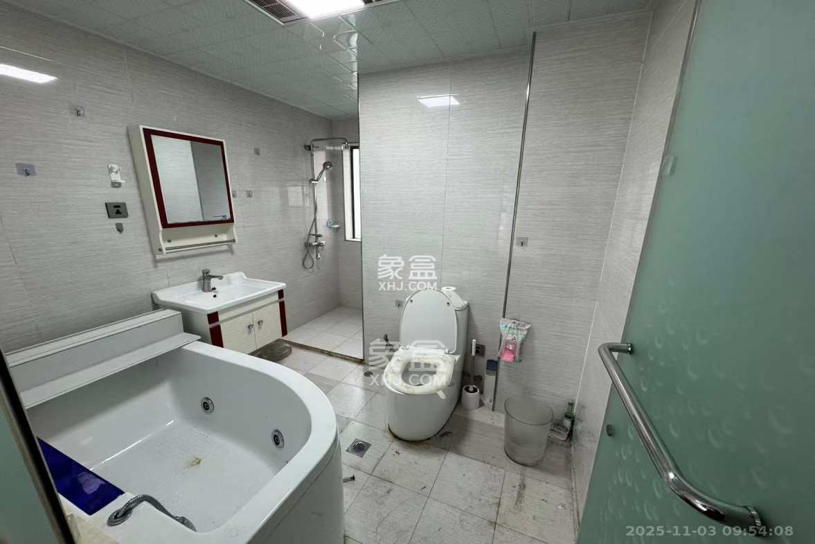 万象凯旋湾 3室2厅2卫 3300.0元/月 万象凯旋湾 3室2厅2卫 3300.0元/月室内图