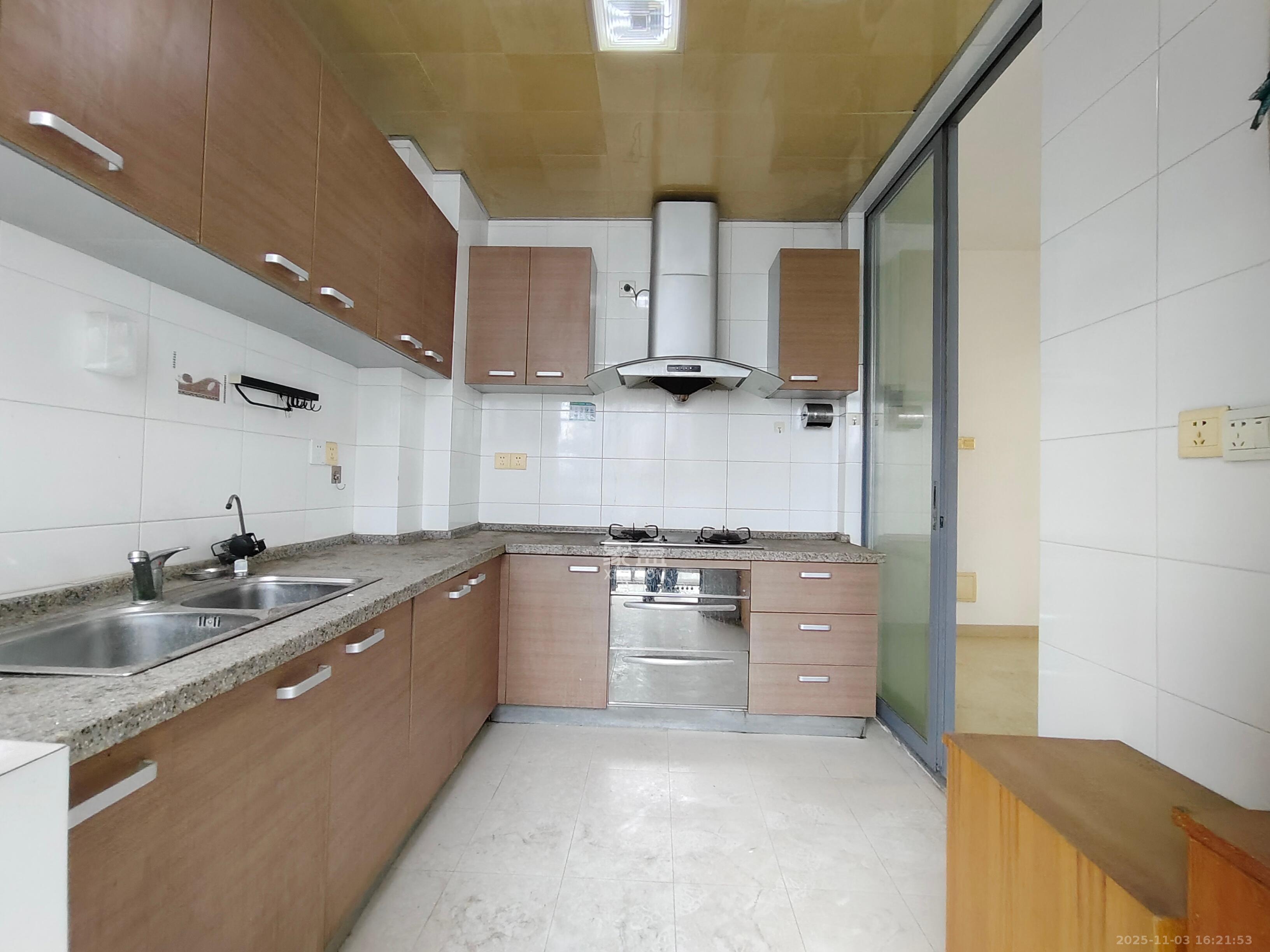 银港水晶城  3室2厅2卫    2500.0元/月室内图