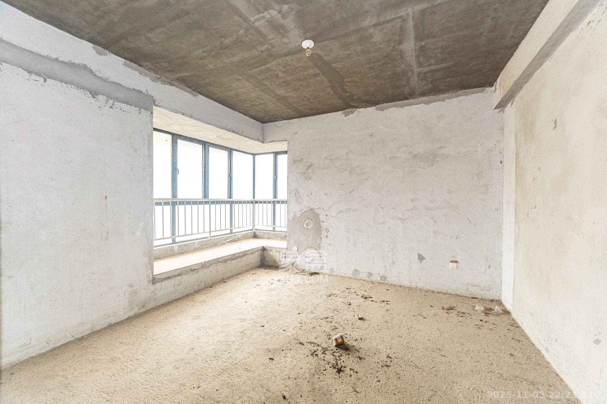 长大卧琥 6室2厅3卫 165.0万 长大卧琥 6室2厅3卫 165.0万卧室