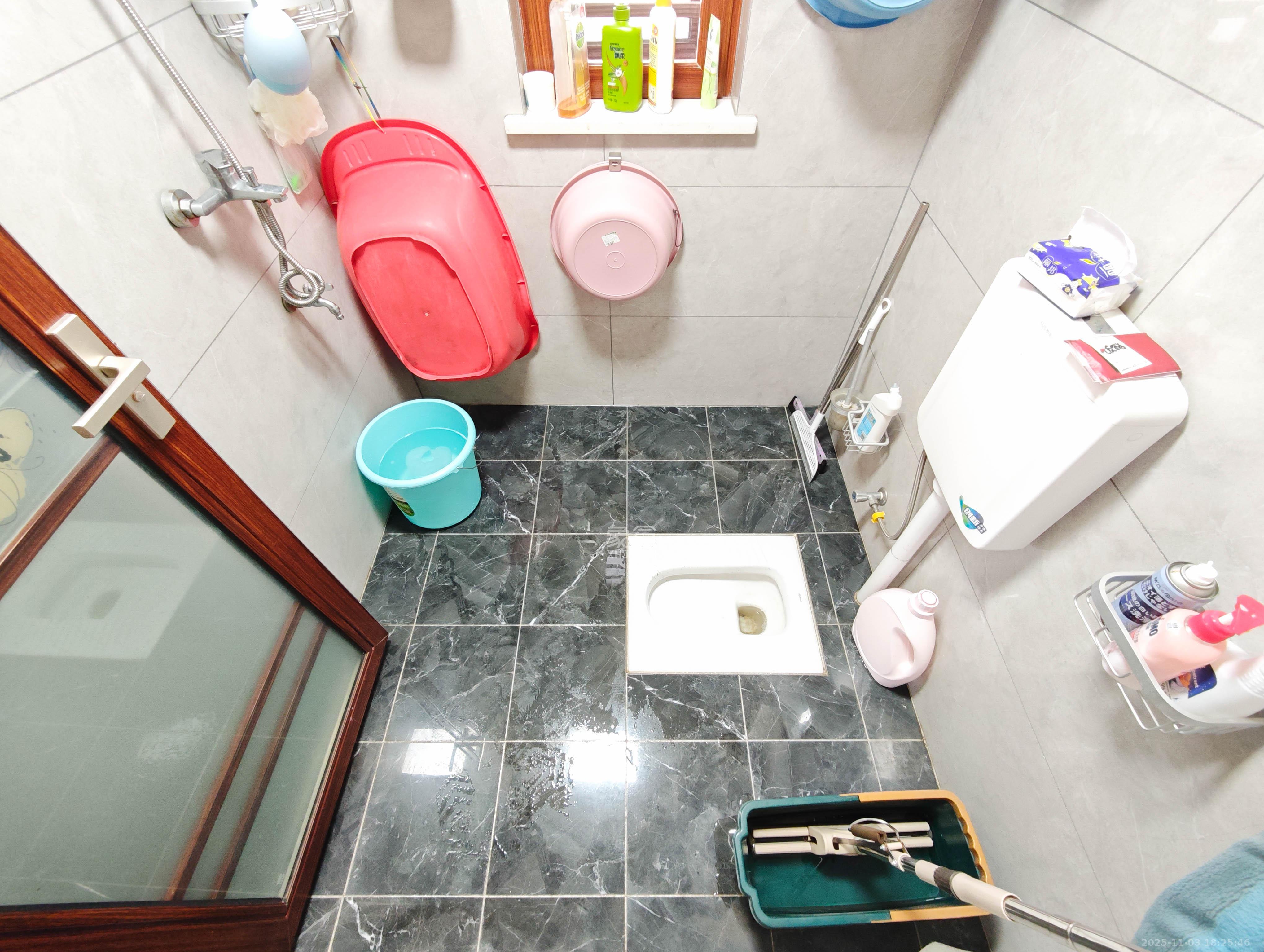 保利东郡 3室2厅2卫 108.0万 保利东郡 3室2厅2卫 108.0万卫生间