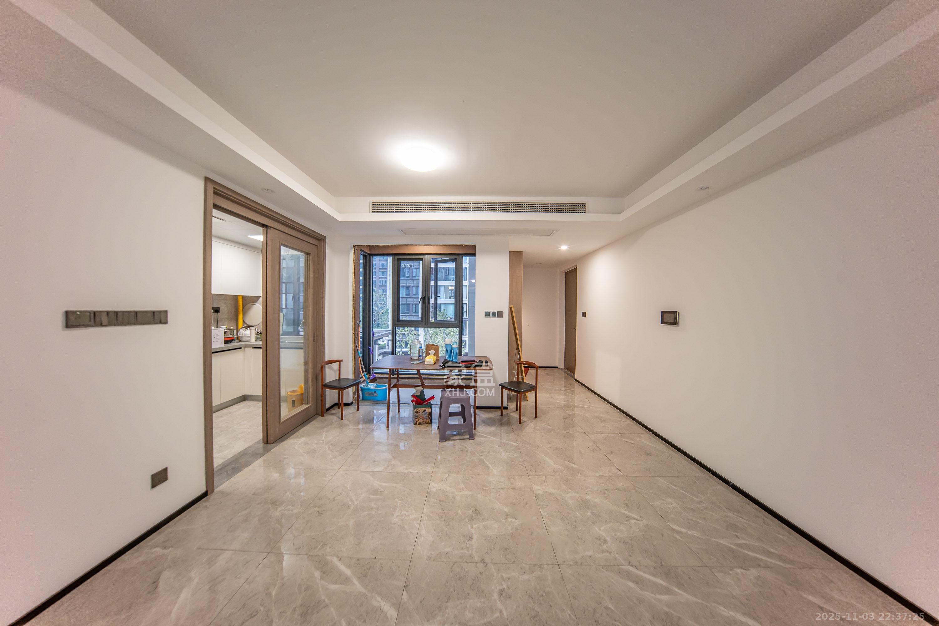 旭辉国宸府 4室2厅2卫 168.0万 旭辉国宸府 4室2厅2卫 168.0万客厅