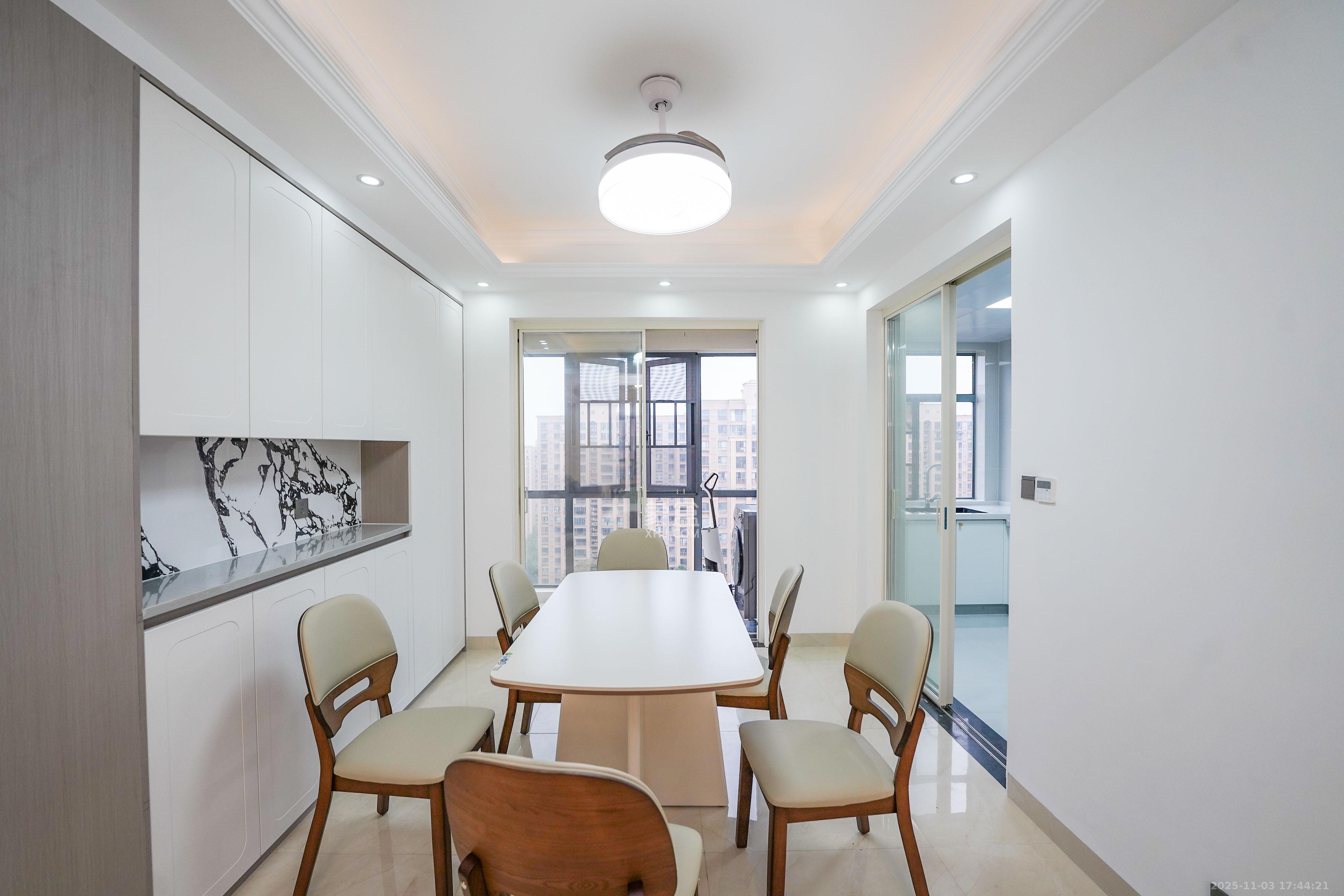 和美星城  4室2厅2卫    132.0万客厅