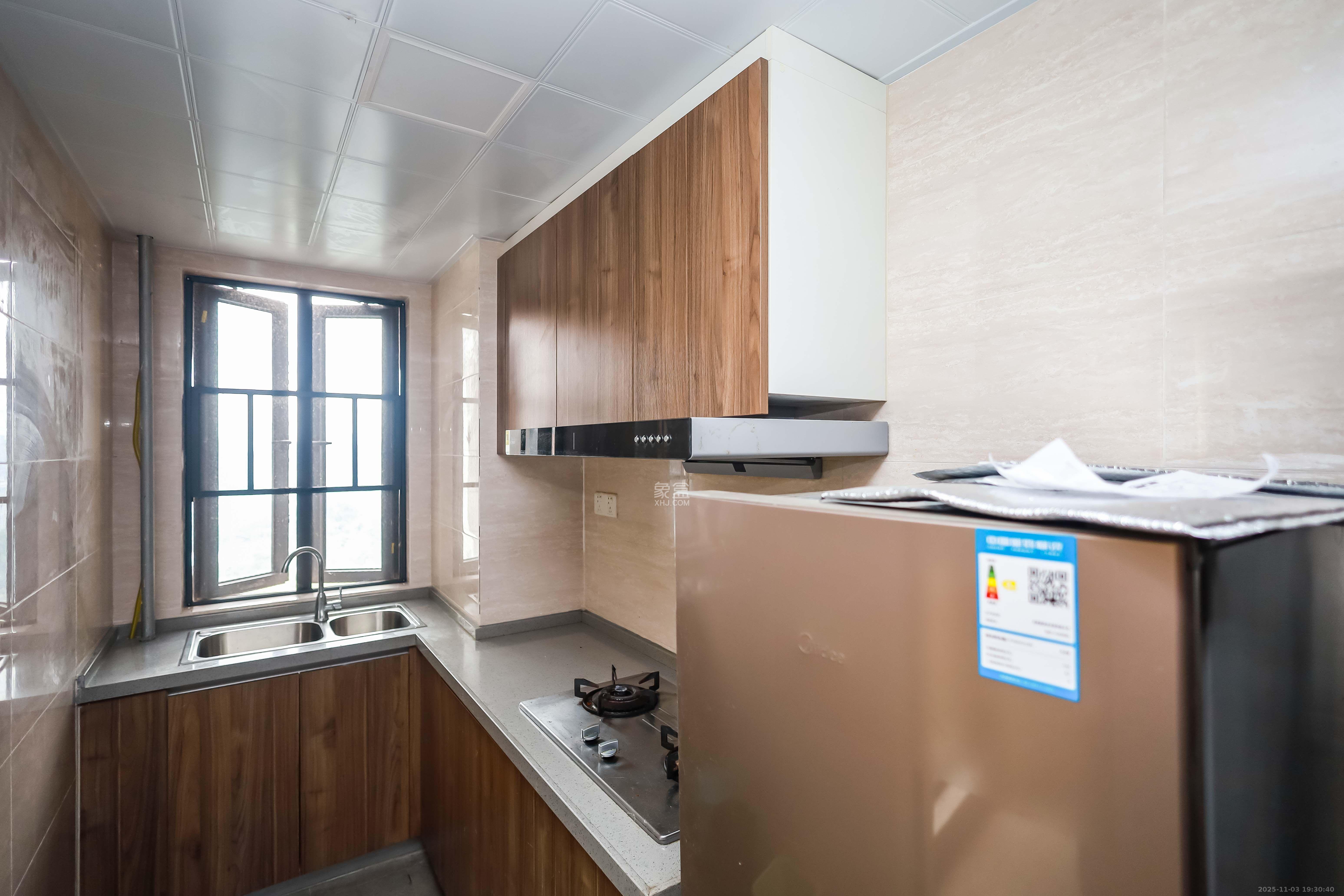 荣泰广场 3室2厅1卫 2300.0元/月 荣泰广场 3室2厅1卫 2300.0元/月室内图