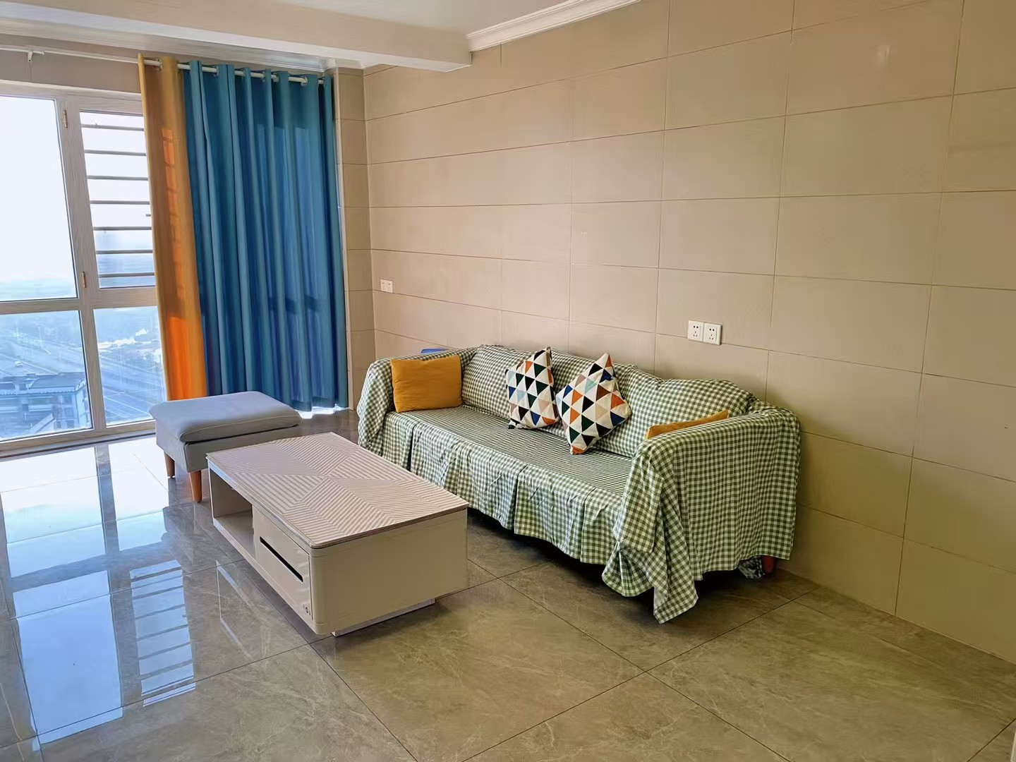 金钟时代城  2室1厅1卫    1700.0元/月室内图