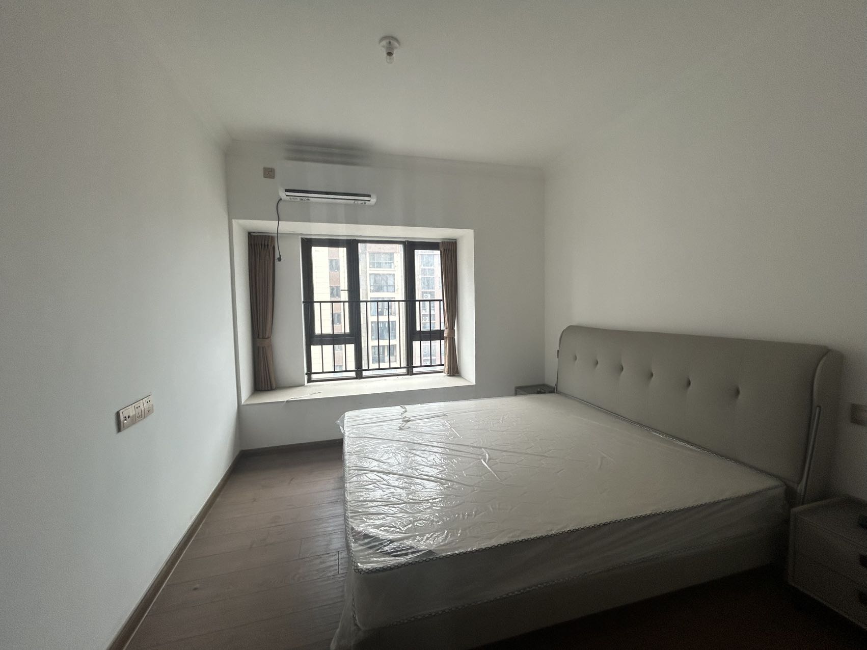 东城首府 4室2厅2卫 1900.0元/月 东城首府 4室2厅2卫 1900.0元/月室内图