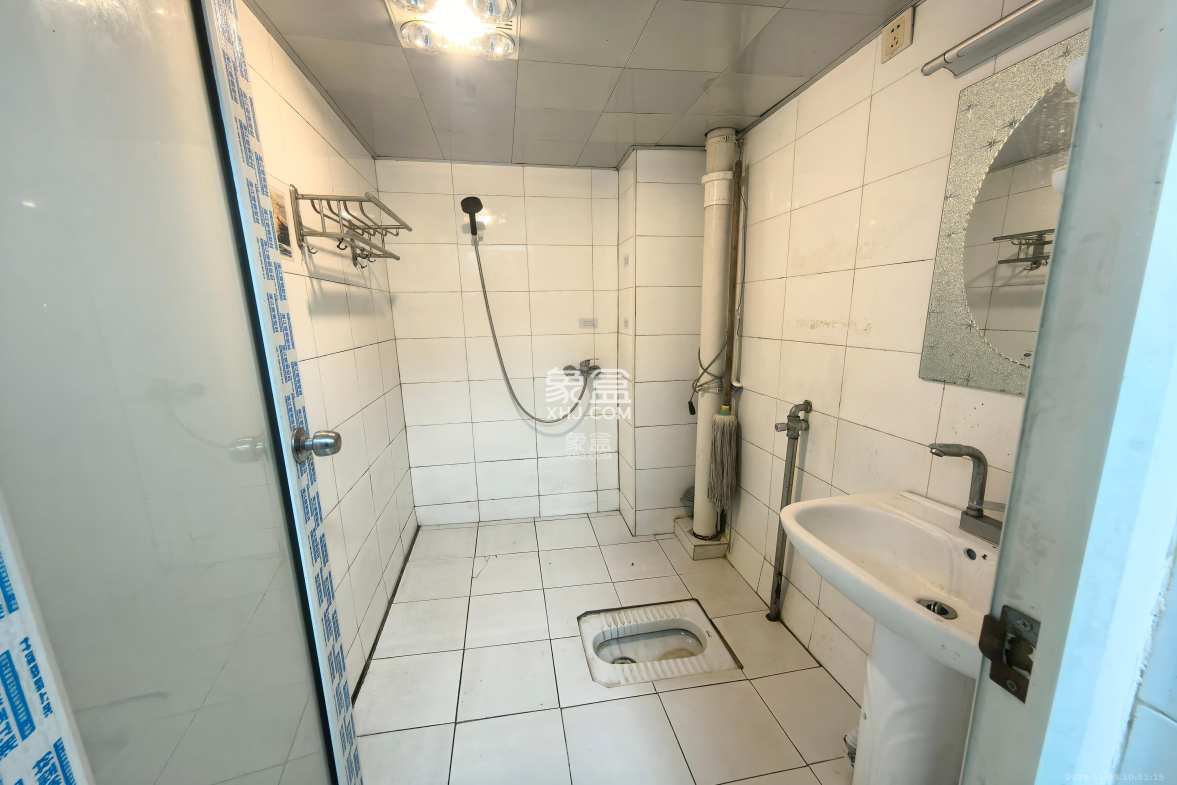 满庭芳小区 1室1厅1卫 1500.0元/月 满庭芳小区 1室1厅1卫 1500.0元/月室内图