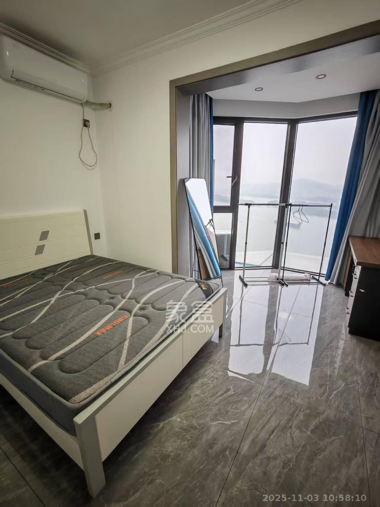 金色屋顶  4室2厅3卫    7500.0元/月室内图