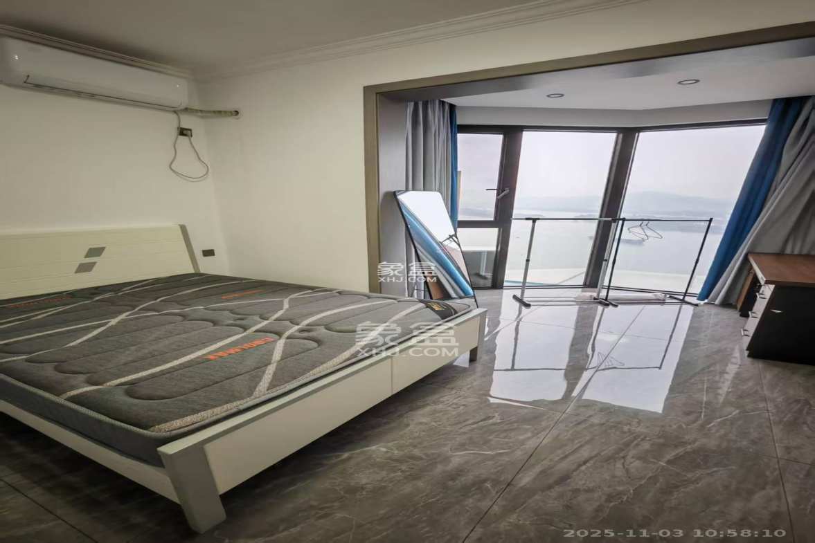 金色屋顶 4室2厅3卫 7500.0元/月 金色屋顶 4室2厅3卫 7500.0元/月室内图