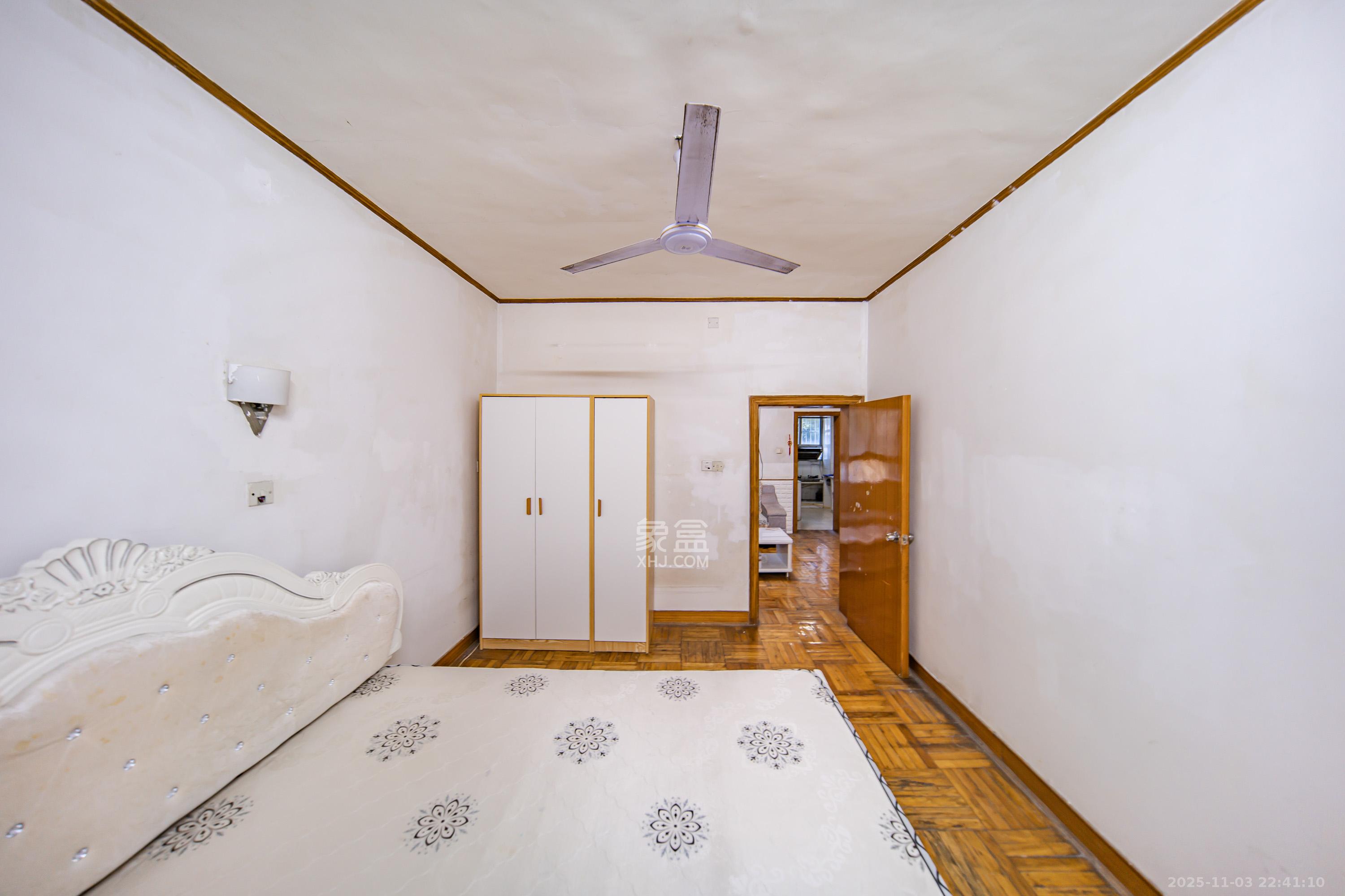 丝茅冲邮电二巷  1室1厅1卫    60.0万卧室