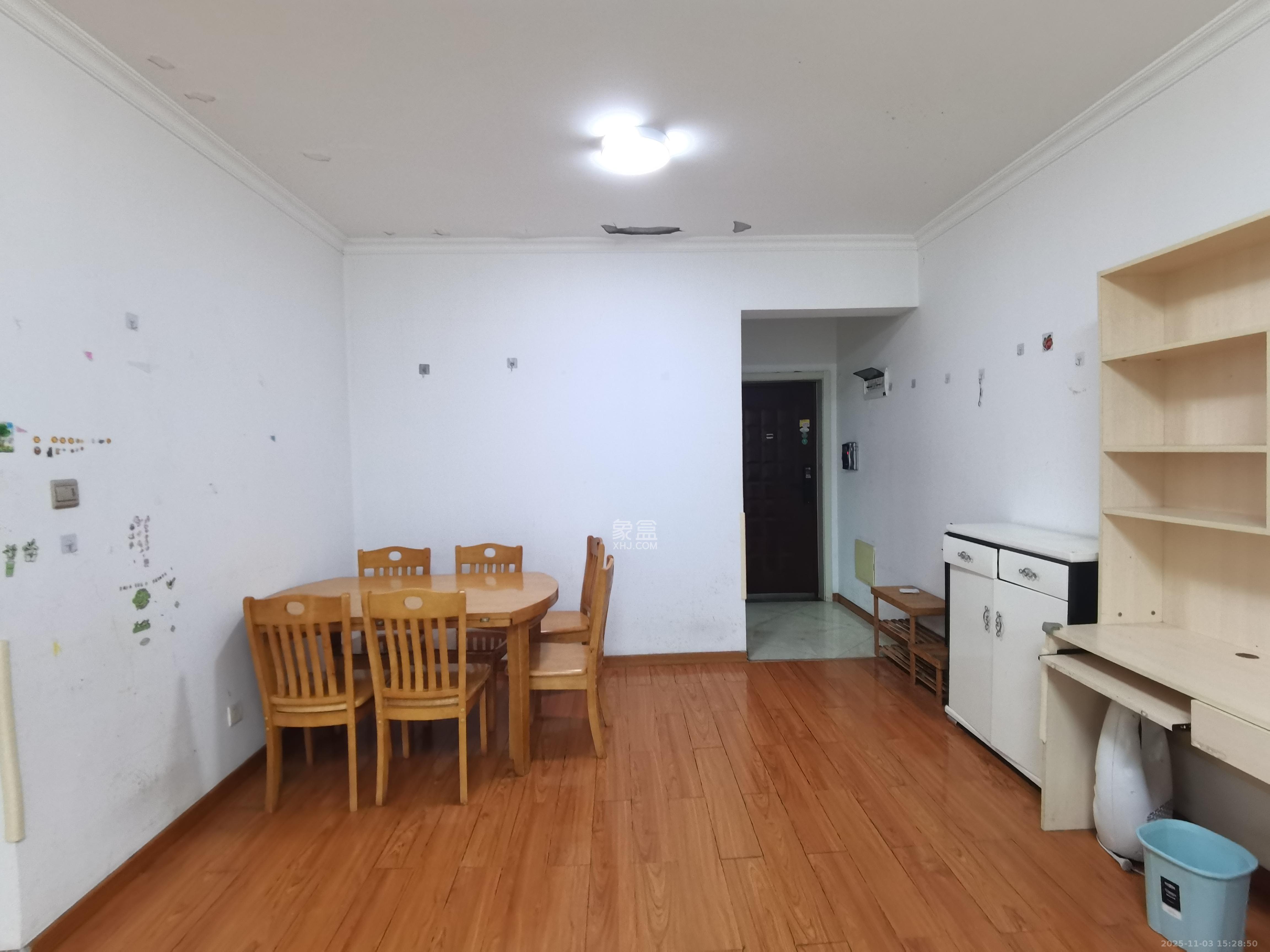 新城新世界一二三期  2室2厅1卫    2200.0元/月室内图