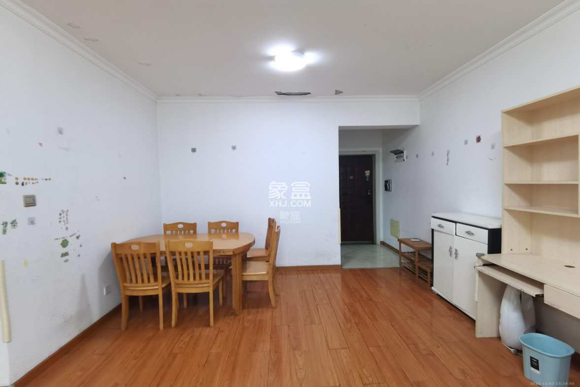 新城新世界一二三期 2室2厅1卫 2200.0元/月 新城新世界一二三期 2室2厅1卫 2200.0元/月室内图