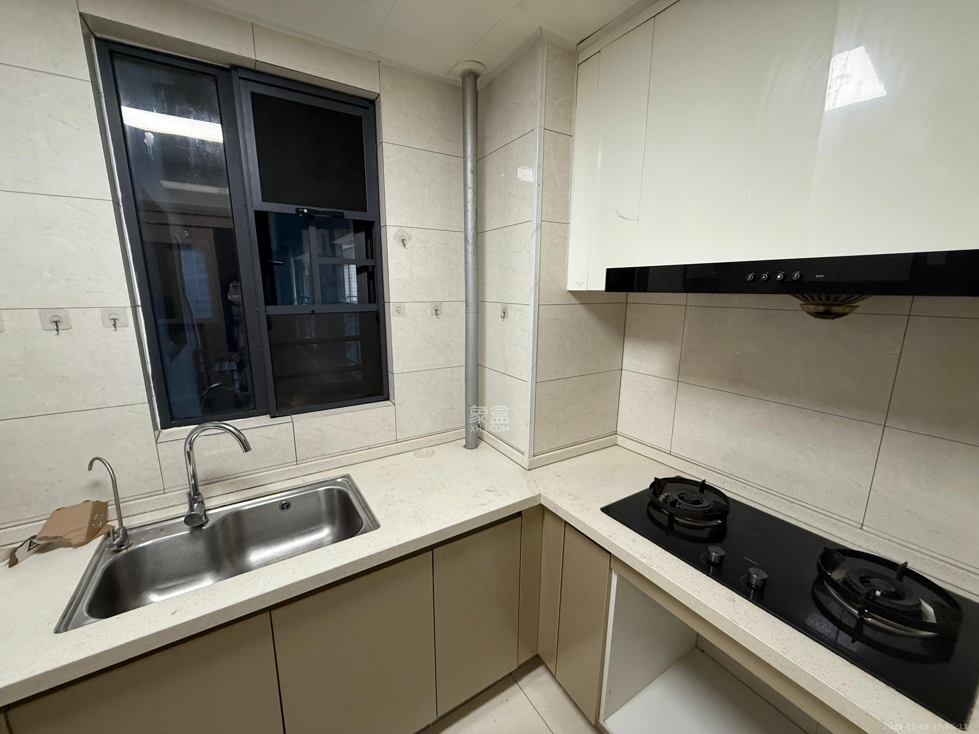 长沙高铁吾悦广场 3室2厅2卫 3300.0元/月 长沙高铁吾悦广场 3室2厅2卫 3300.0元/月室内图