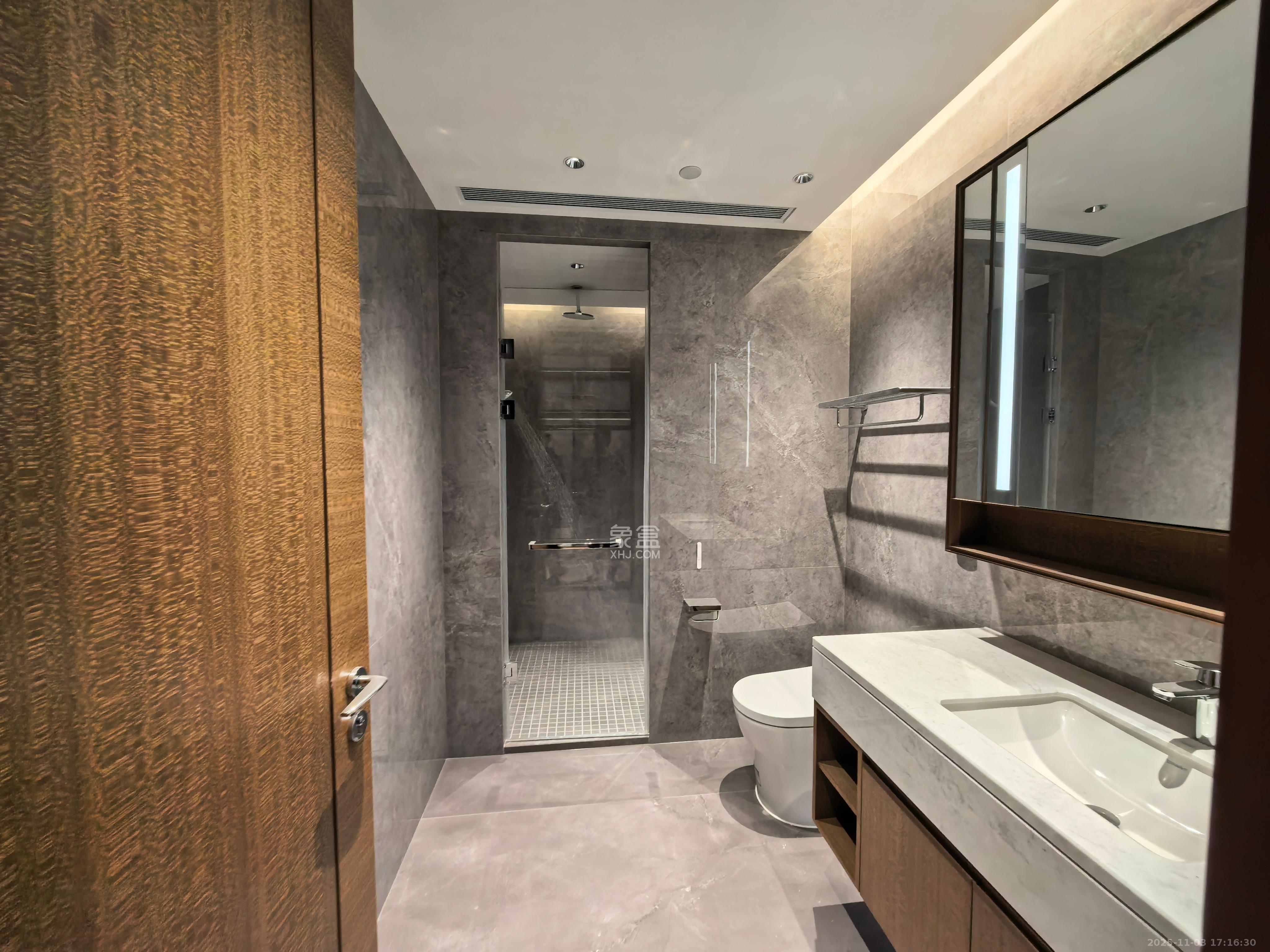 运达中央广场三期  4室2厅3卫    14000.0元/月室内图