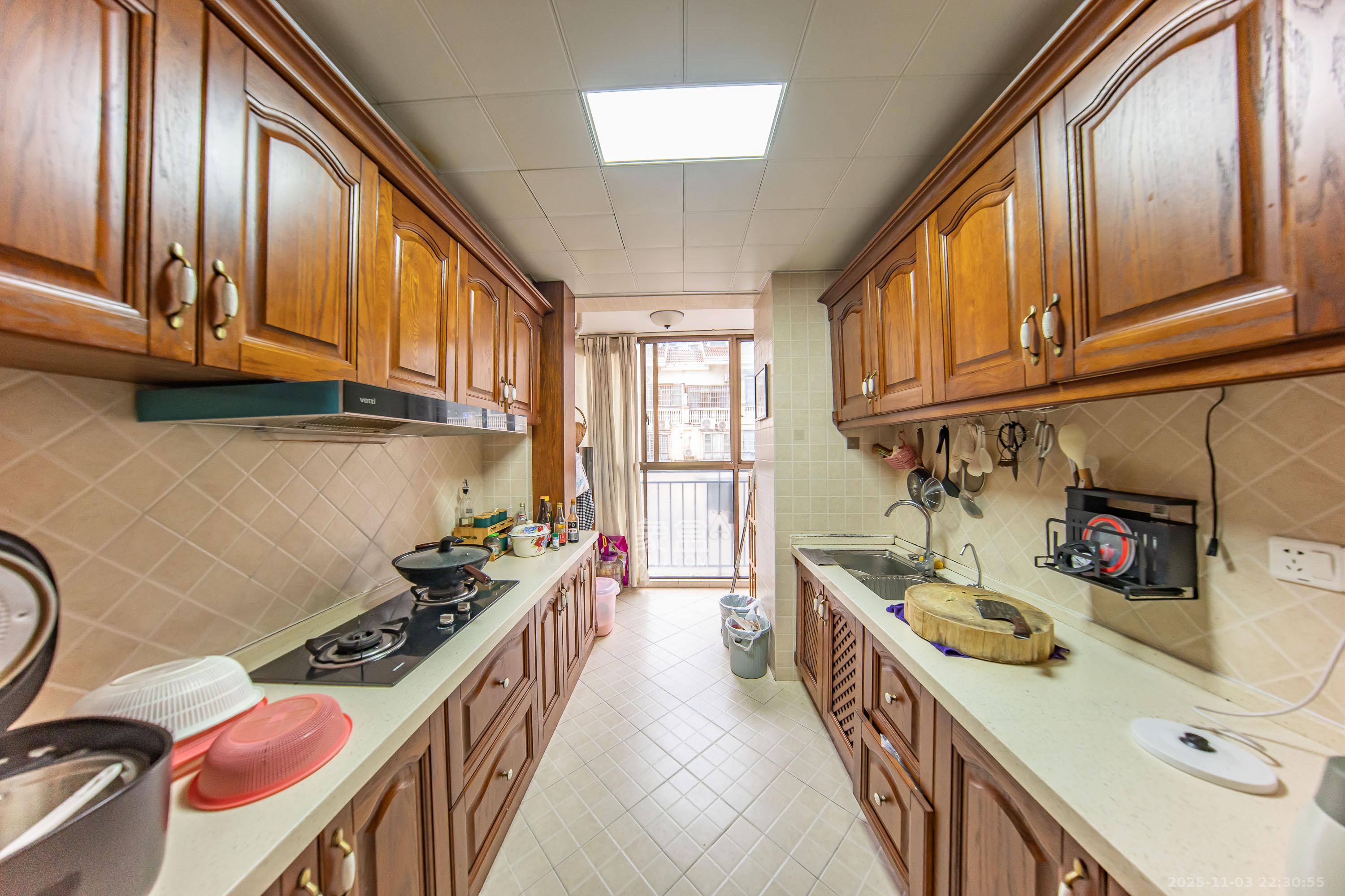 米兰春天  3室2厅2卫    85.0万厨房