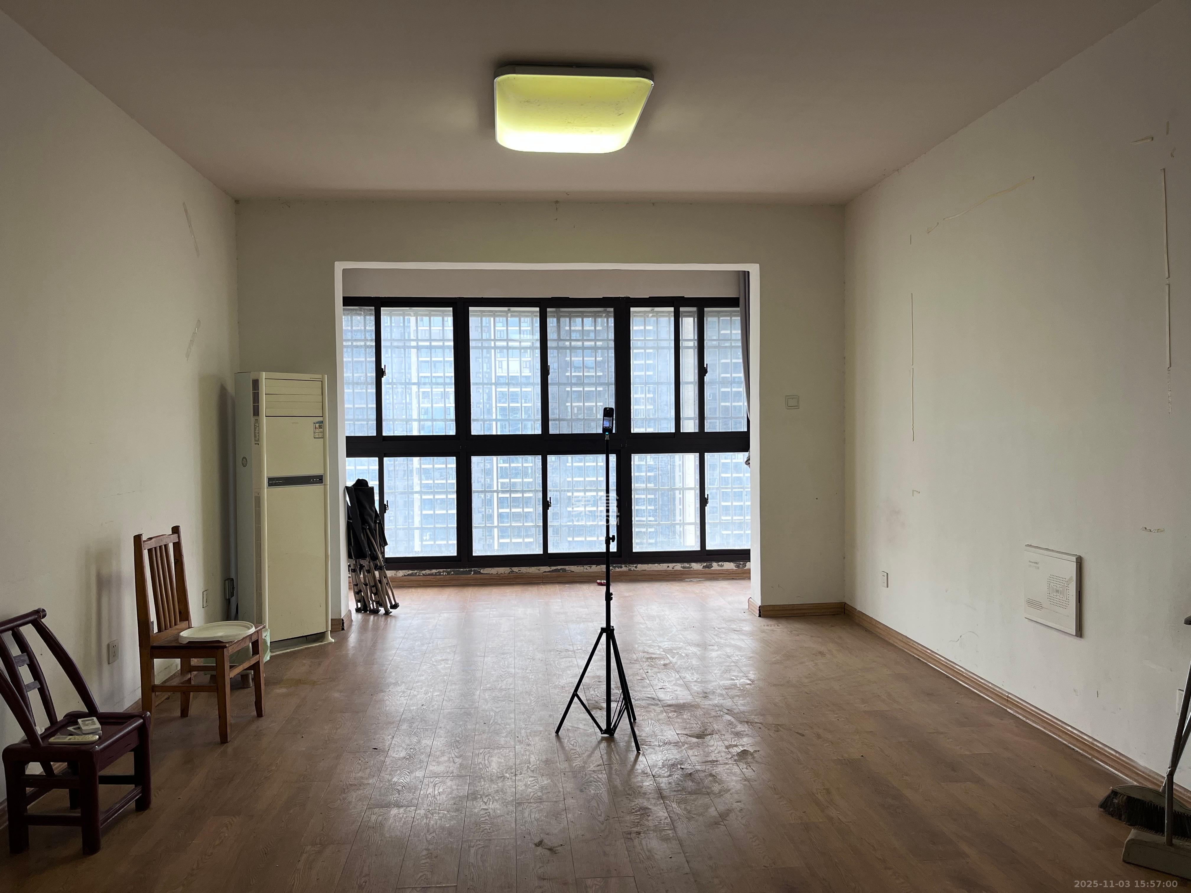 和康园小区  3室2厅2卫    2000.0元/月室内图